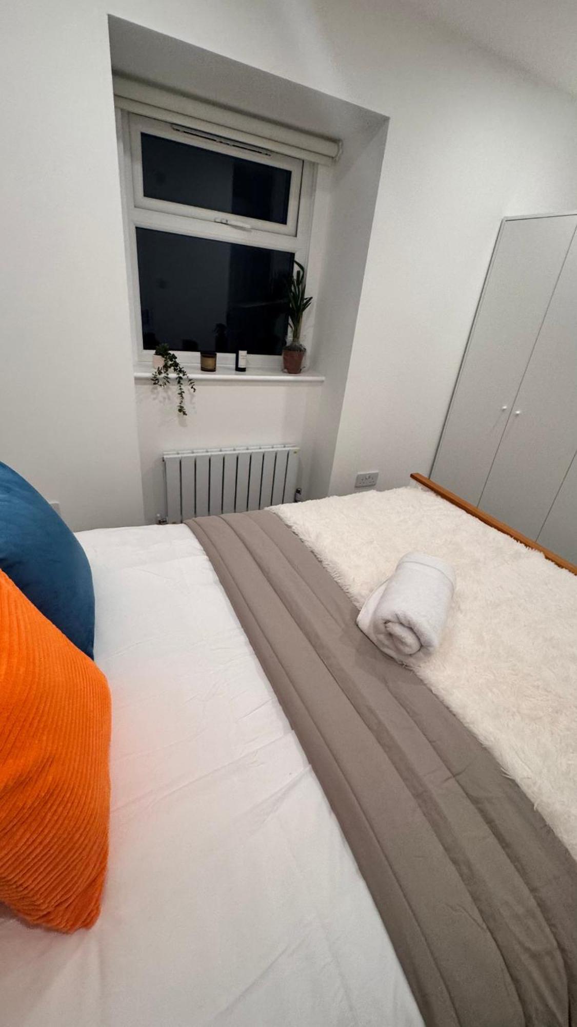Sleeps 6, Deluxe Suite, Cosy Flat, Netflix & Games *