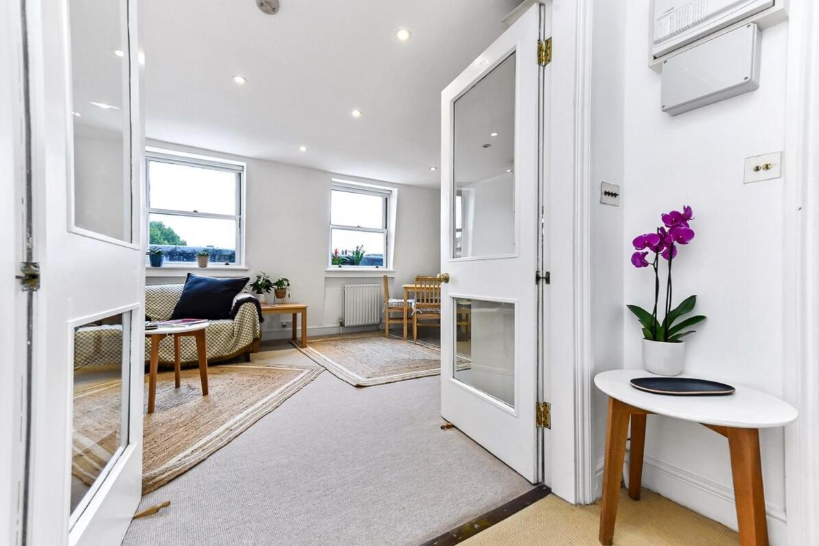 Kensington Prestige Apartment