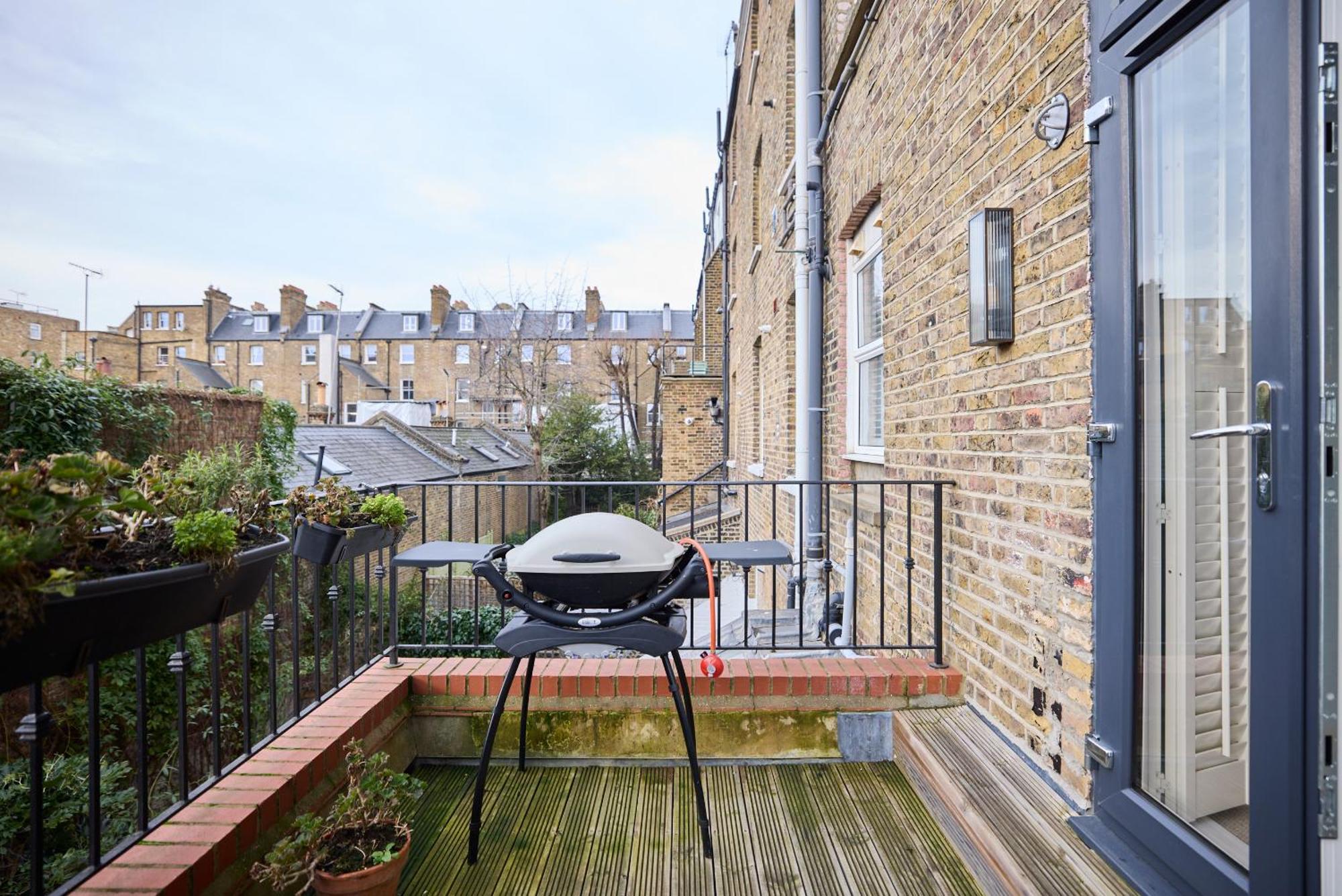 The Chelsea Gem - Charming 1bdr With Balcony Lägenhet *