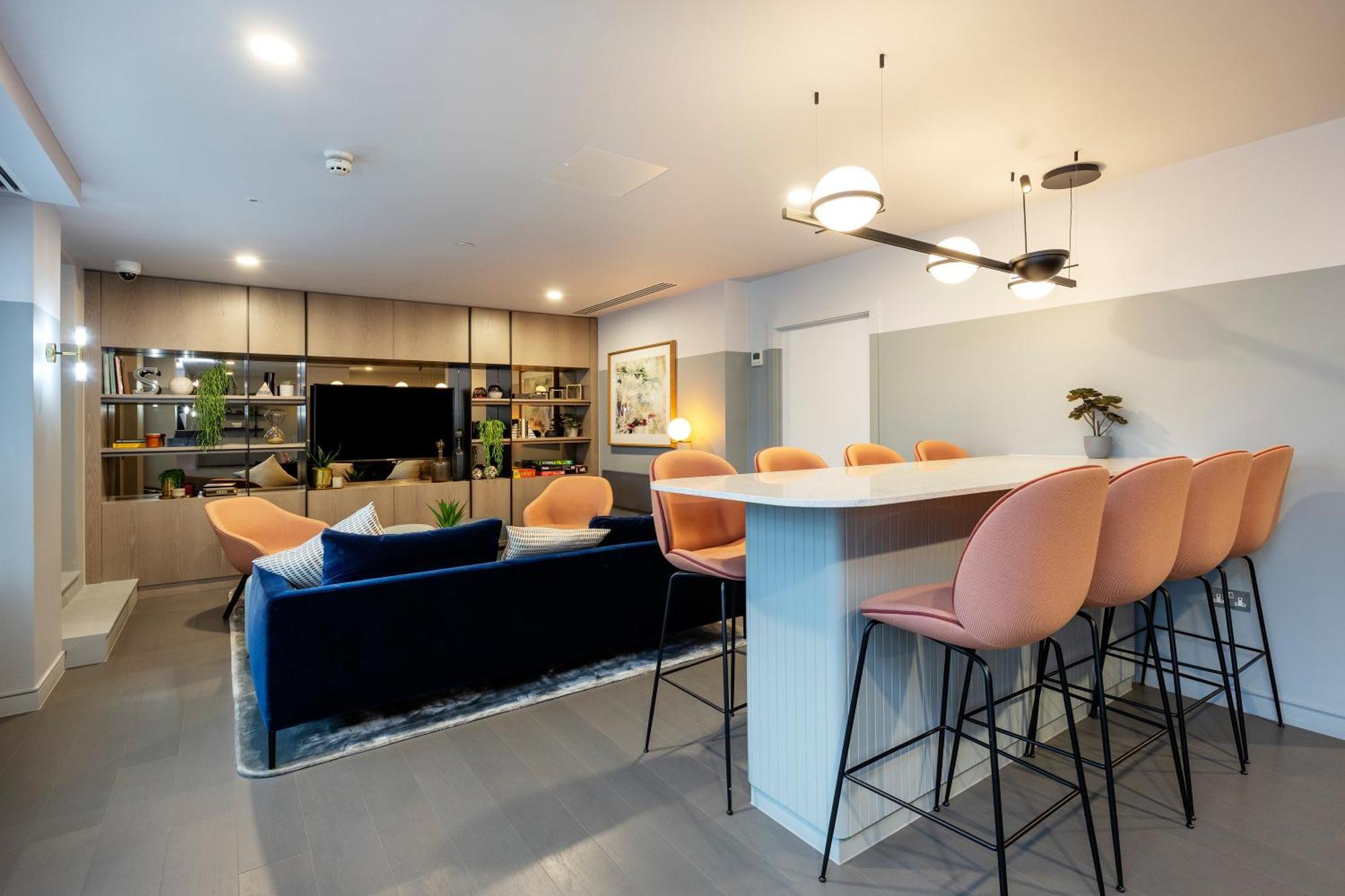 Veeve - The Battersea Skyview Apartment
