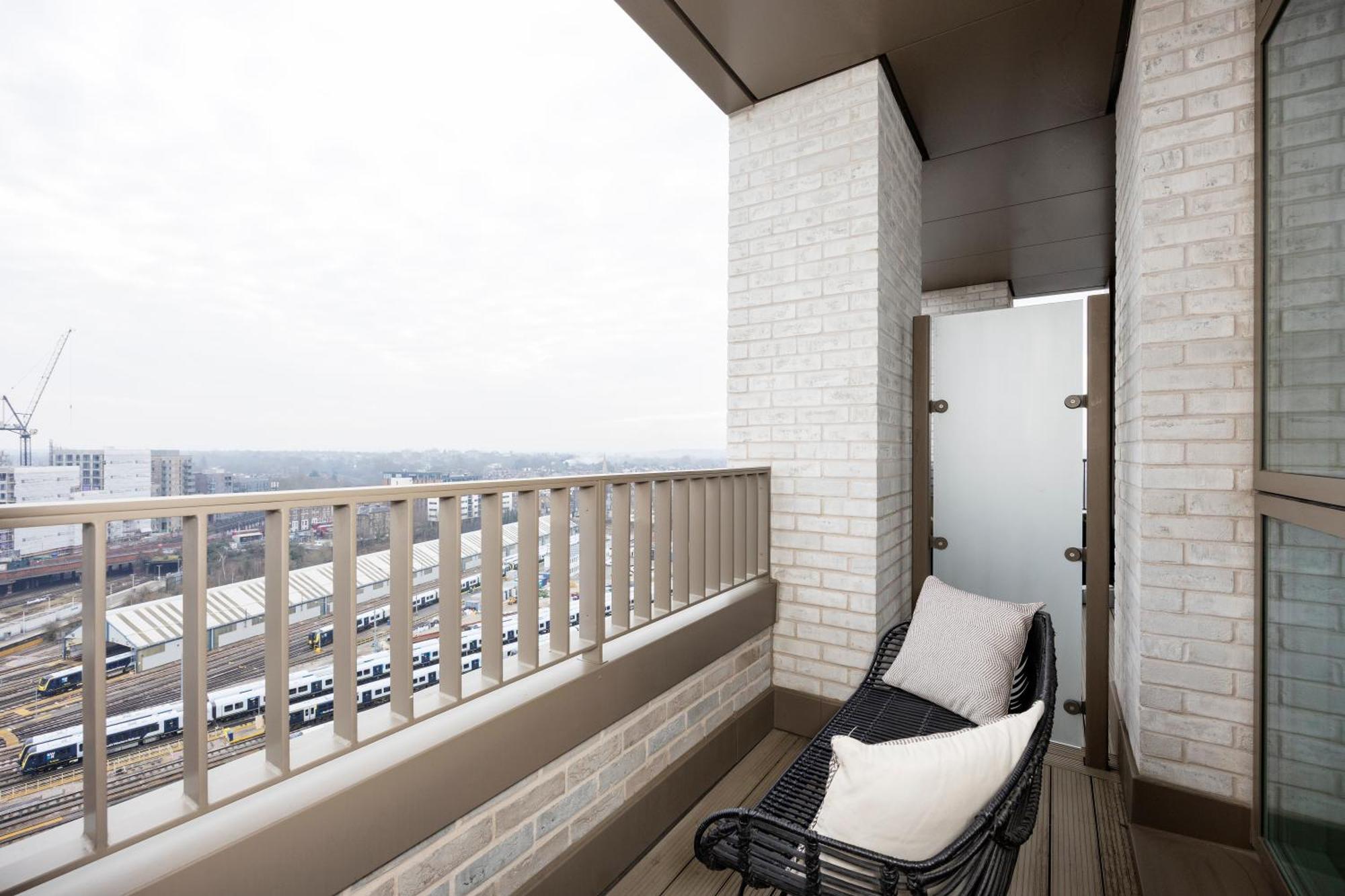 Veeve - The Battersea Skyview Apartment London