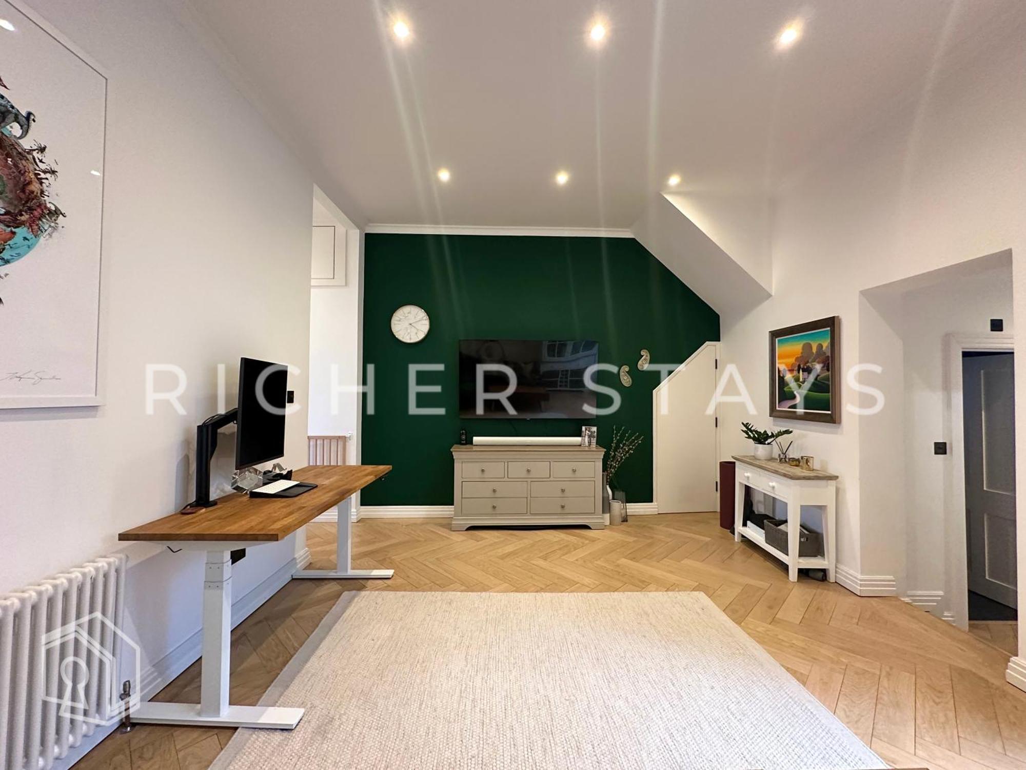 Luxury 2-bedroom Apt, Corporates And Families Apartment *