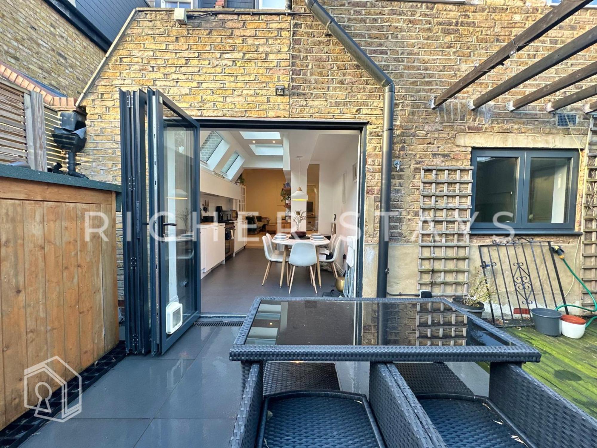 Luxury 2-bedroom Apt, Corporates And Families Apartment *