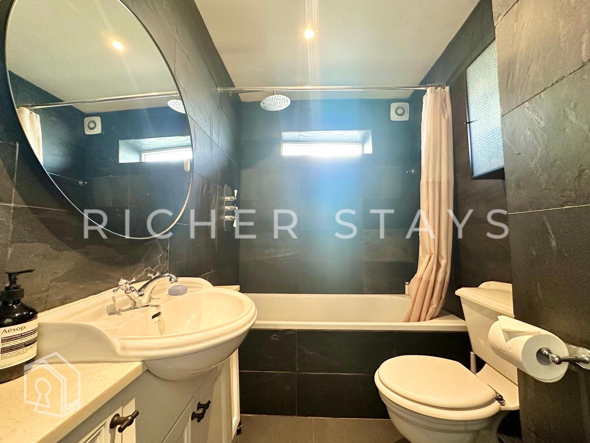Luxury 2-bedroom Apt, Corporates And Families Apartment London