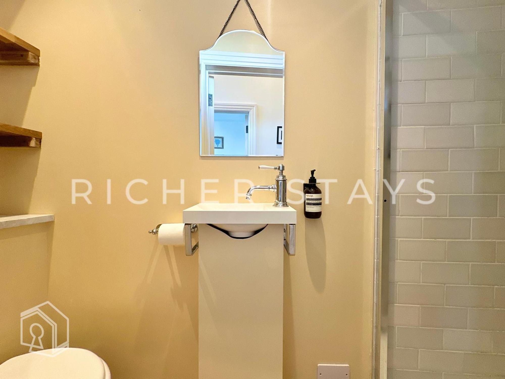 Luxury 2-bedroom Apt, Corporates And Families Apartment