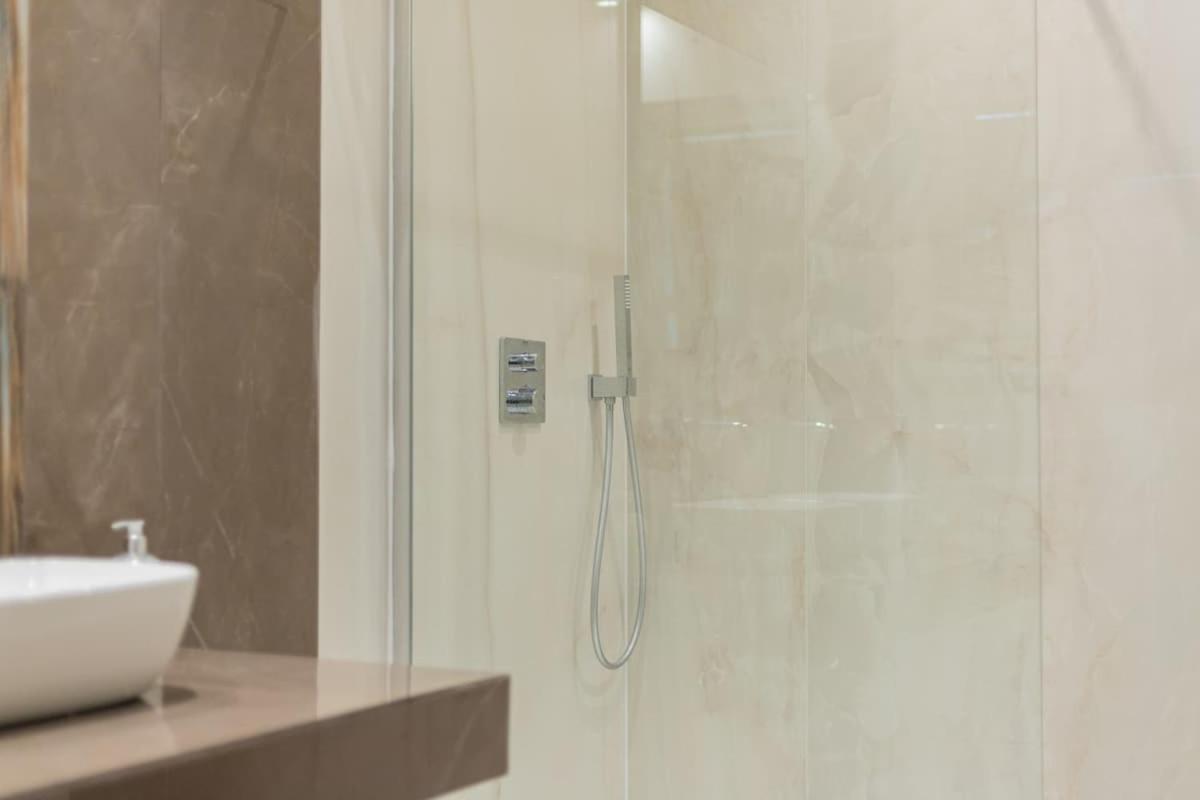 Elegant 1 Bedroom Flat In The Heart Of Kensington Apartment London