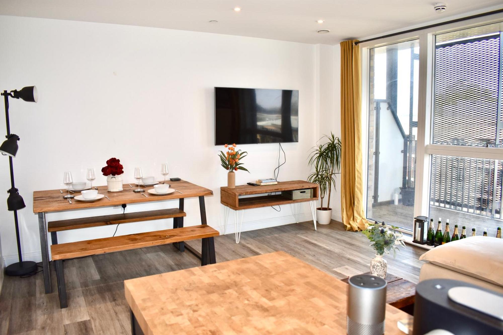 Apartment Balcony High End 2-bed Flat In Camberwell For 6 Long Term