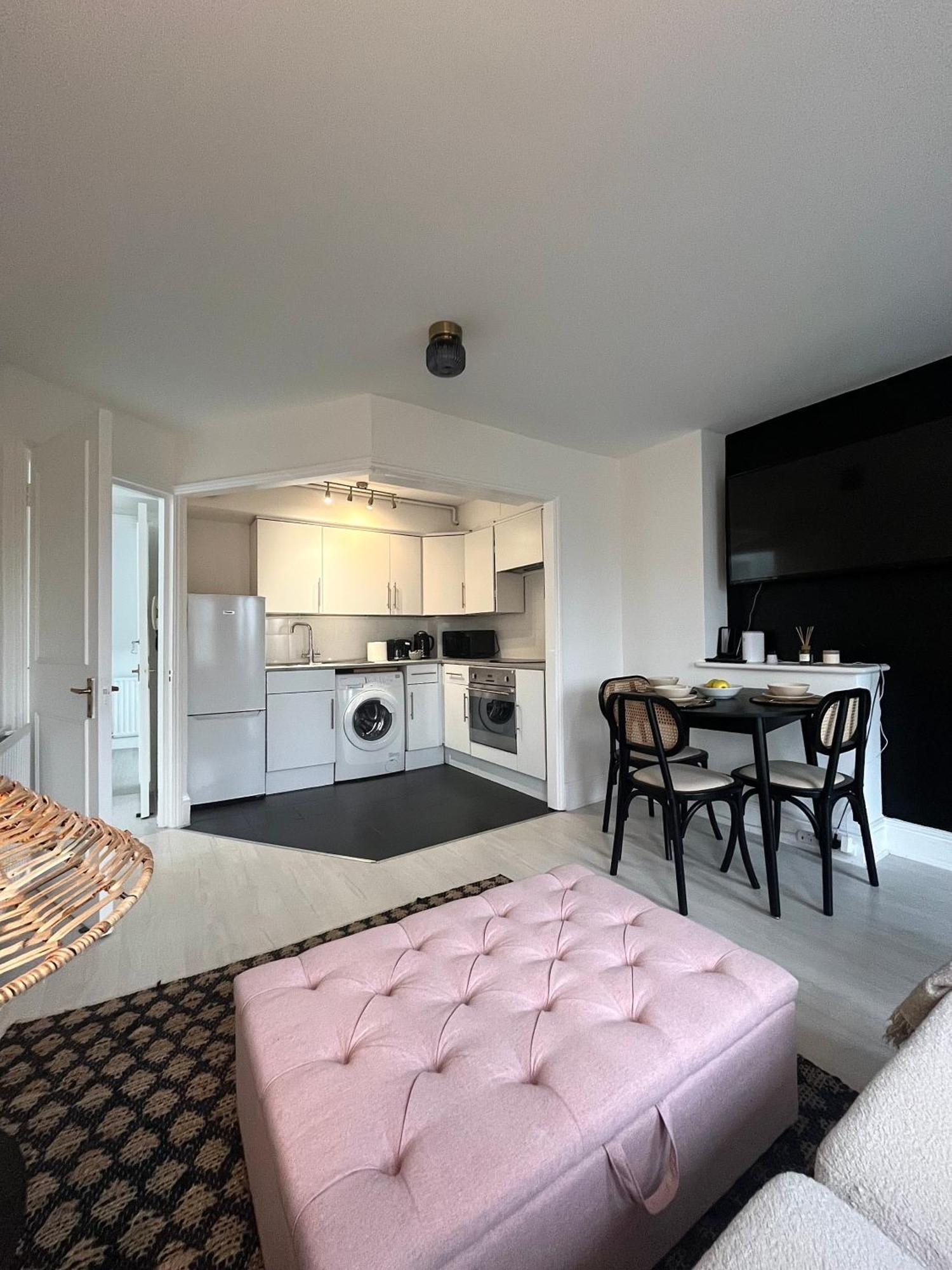 Floor 1 Bedroom Apartment London