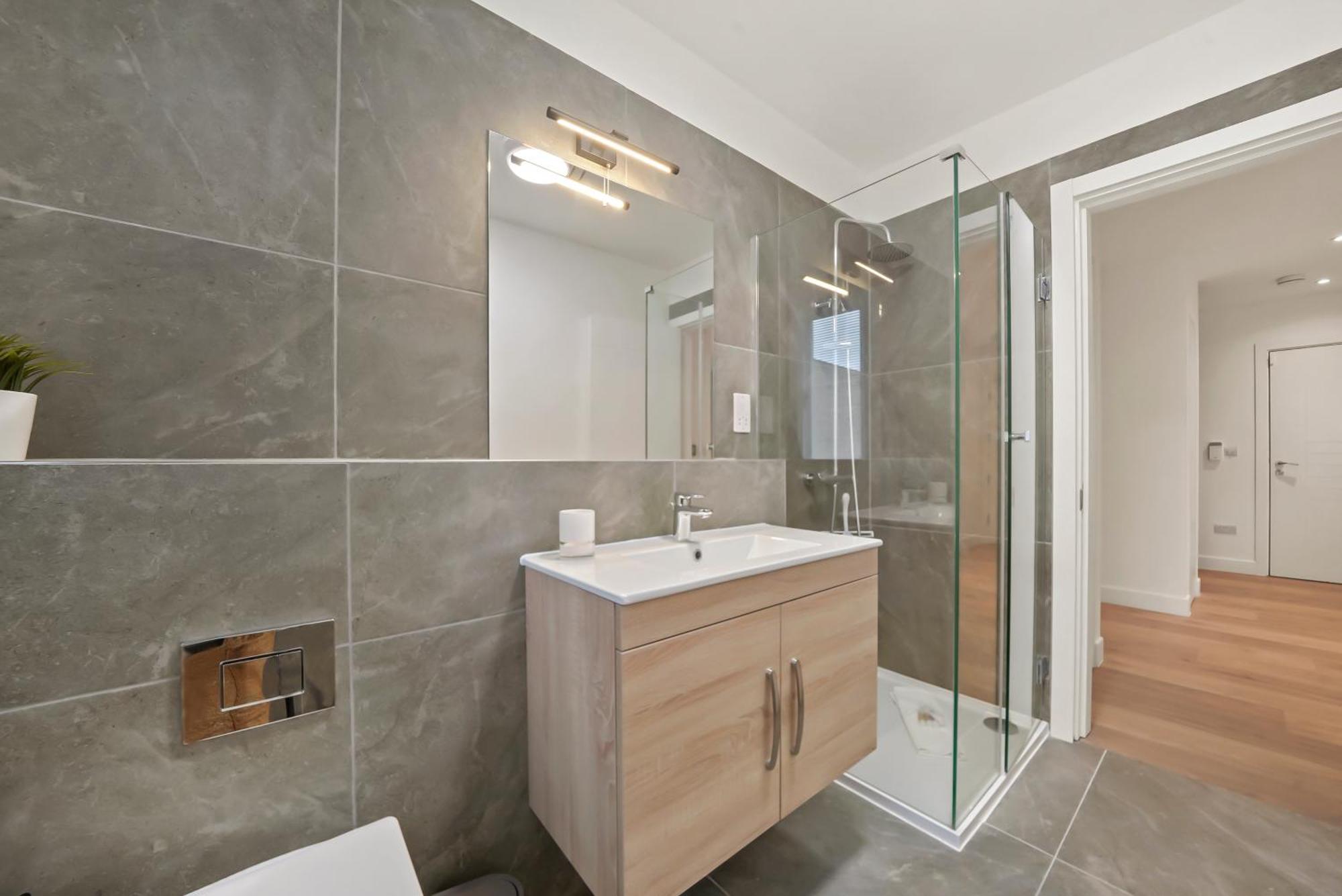 Stylish & Spacious Modern Near Dalston Kingsland Station Lejlighed London