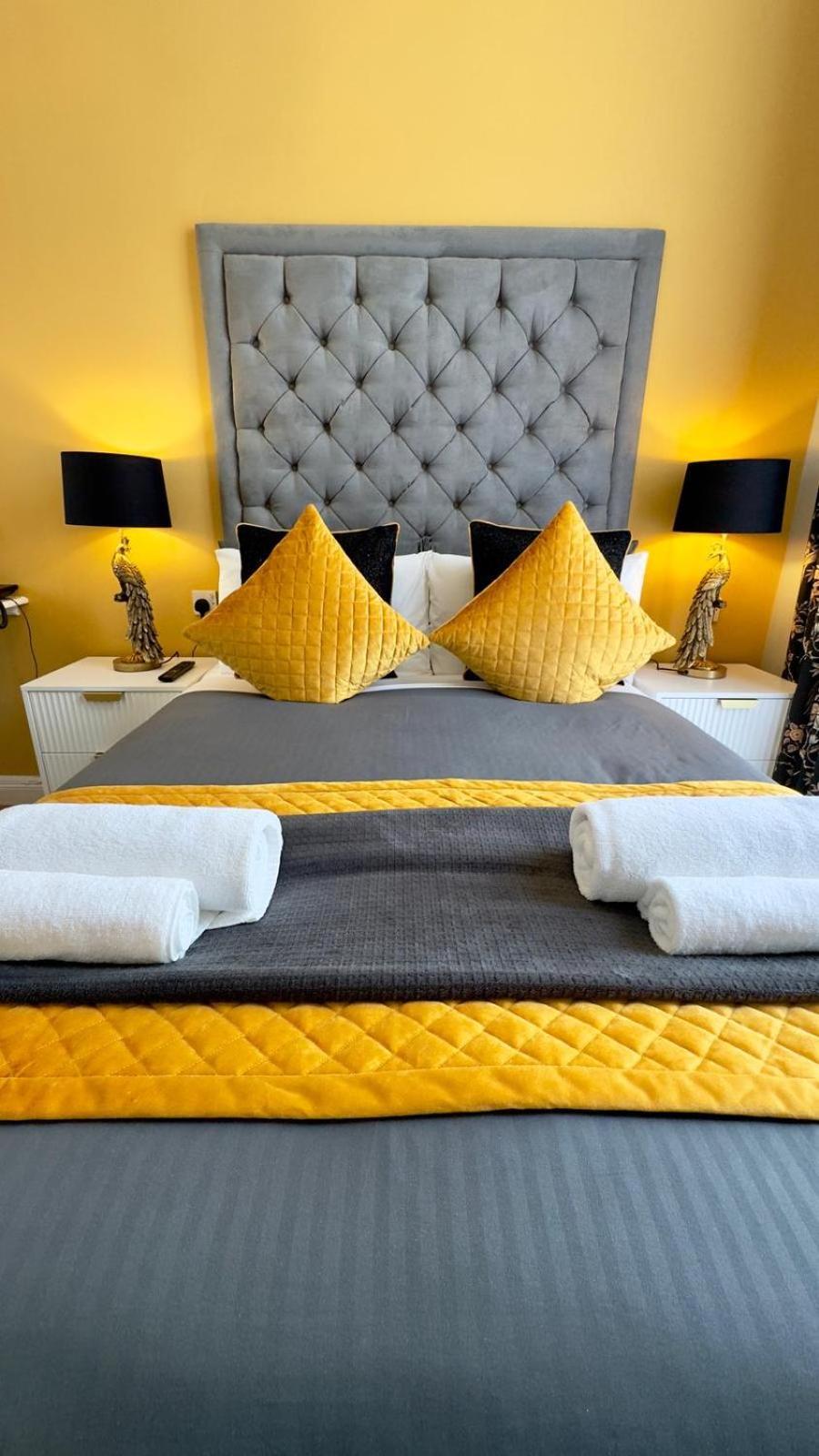 Piccolino Hyde Park 2*