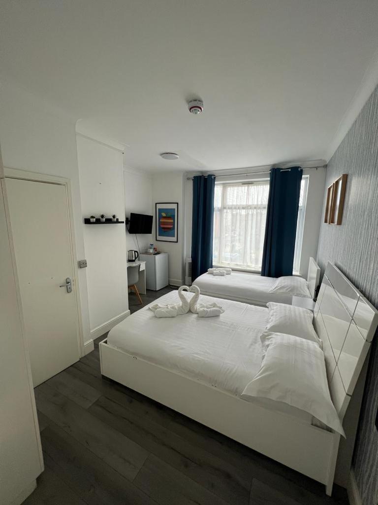 Diana Hotel *