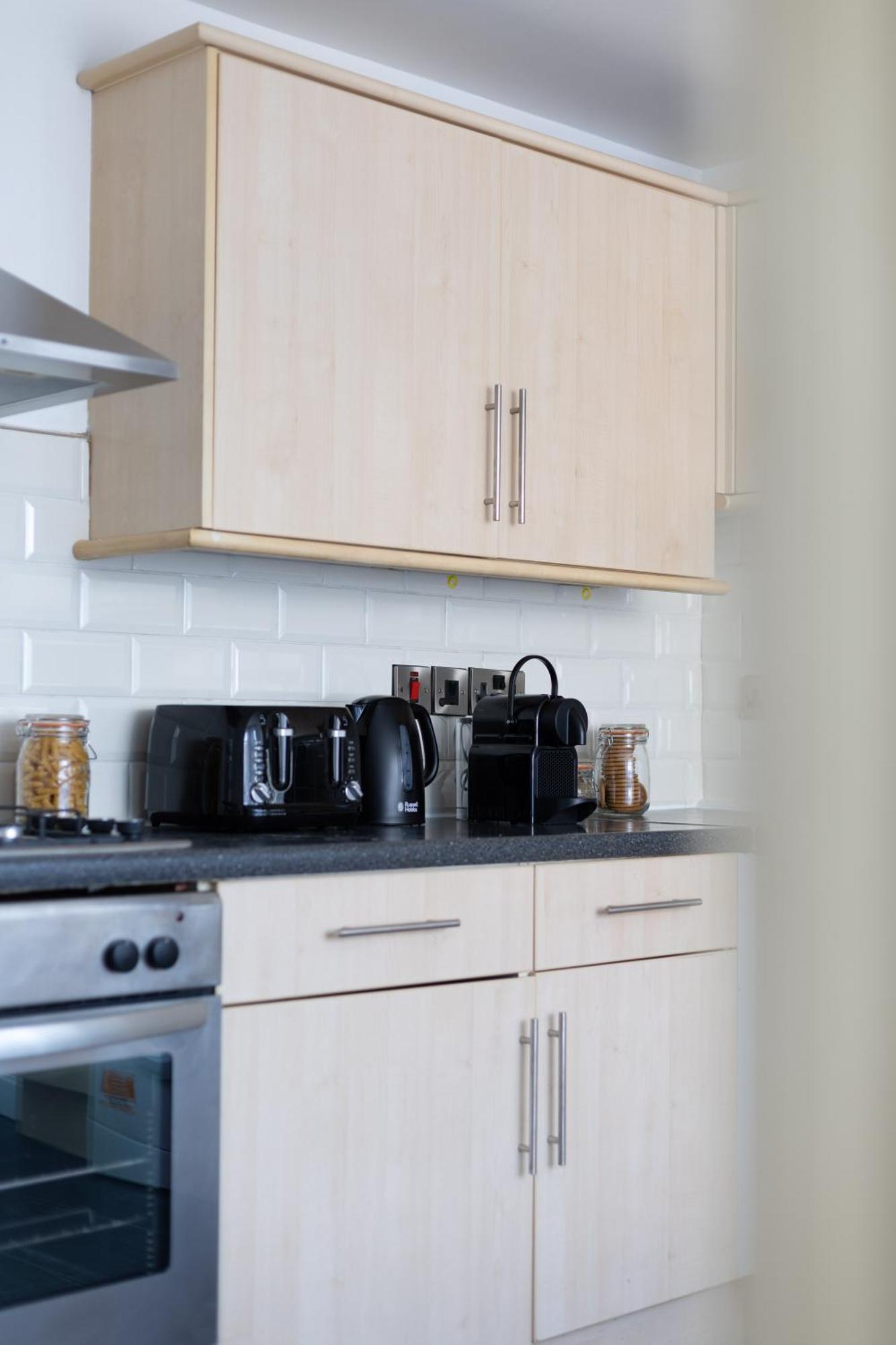 Arte Serviced Stratford - 3 Bedrooms 2 Bathrooms London, Stratford, Maryland, Free Parking, Garden, Weekly Or Monthly - Up To 8 Guests Semesterbostad *