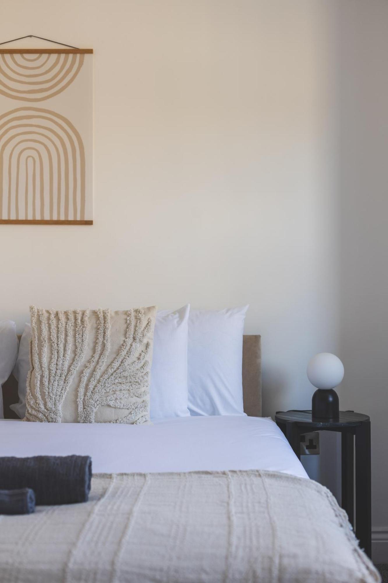 Semesterbostad Arte Serviced Stratford - 3 Bedrooms 2 Bathrooms London, Stratford, Maryland, Free Parking, Garden, Weekly Or Monthly - Up To 8 Guests