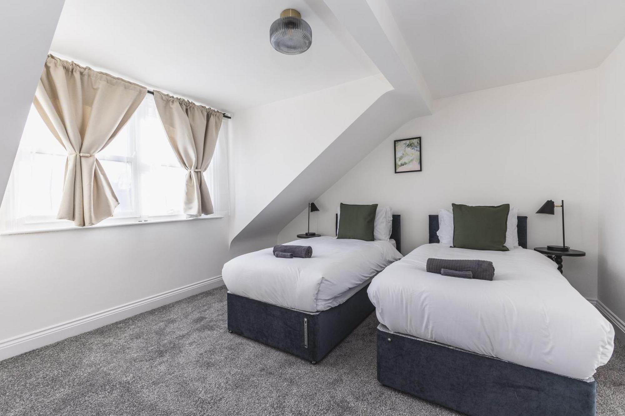 Arte Serviced Stratford - 3 Bedrooms 2 Bathrooms London, Stratford, Maryland, Free Parking, Garden, Weekly Or Monthly - Up To 8 Guests Semesterbostad