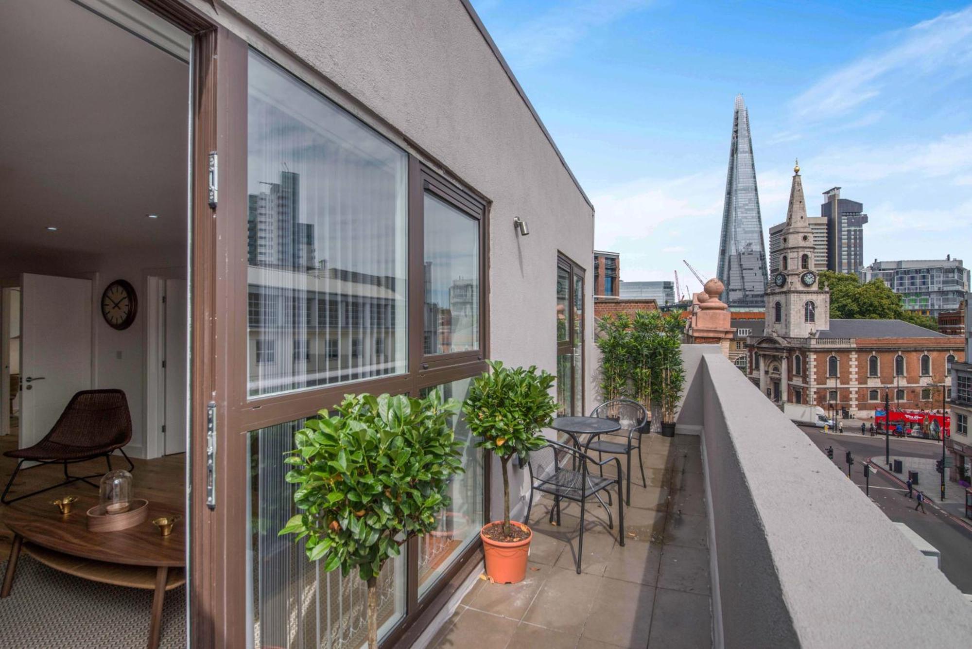 The Borough Collection Near Bridge And Borough Market *