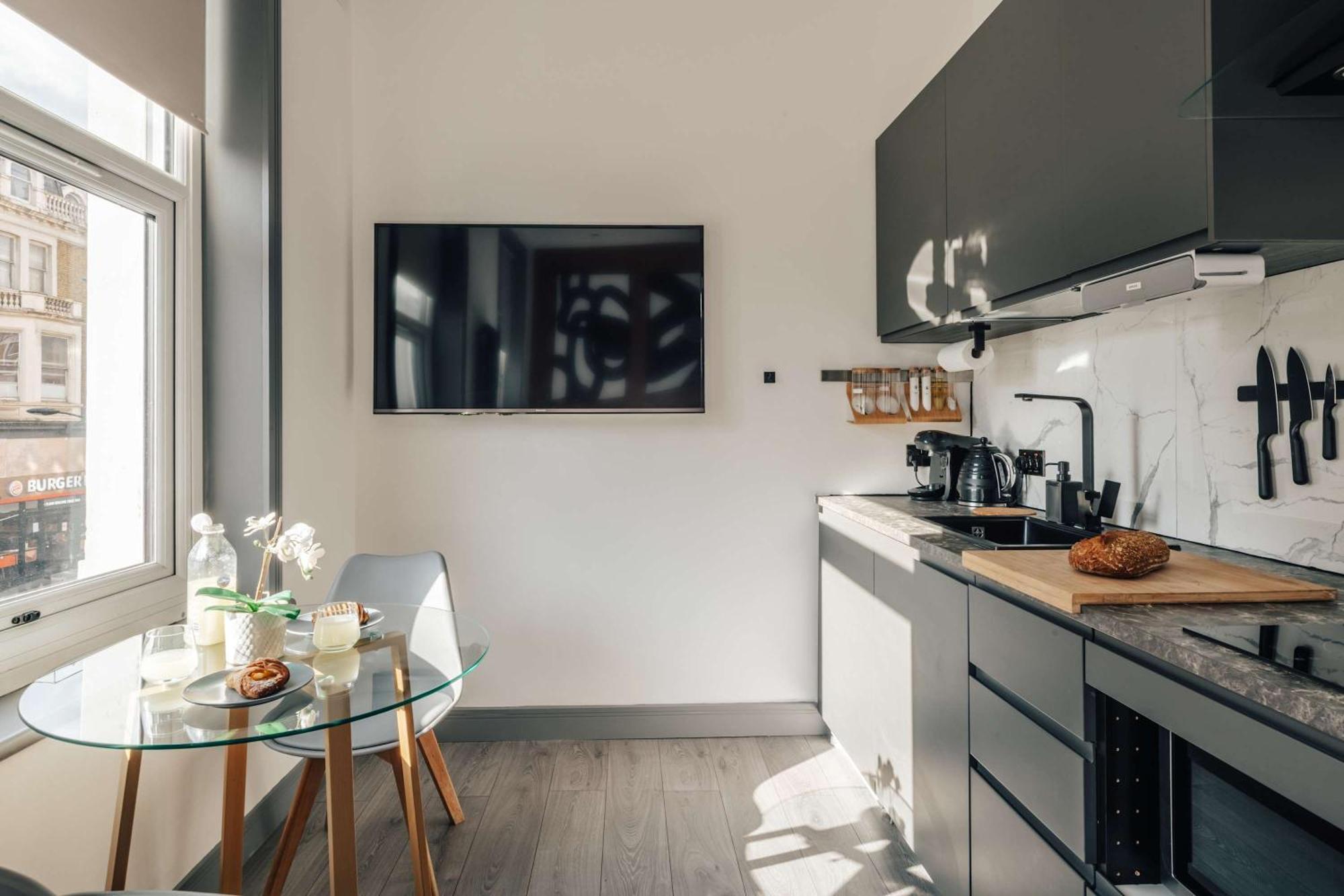 2 - Gorgeous In Earls Court London