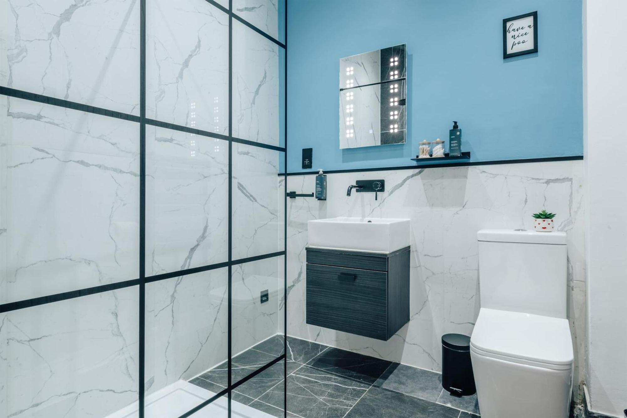 2 - Gorgeous In Earls Court London