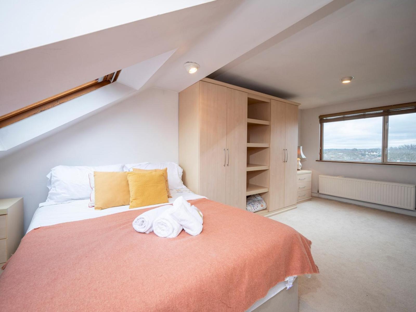 Spacious 3bedroom House Near Crystal Palace Pass The Keys Holiday home