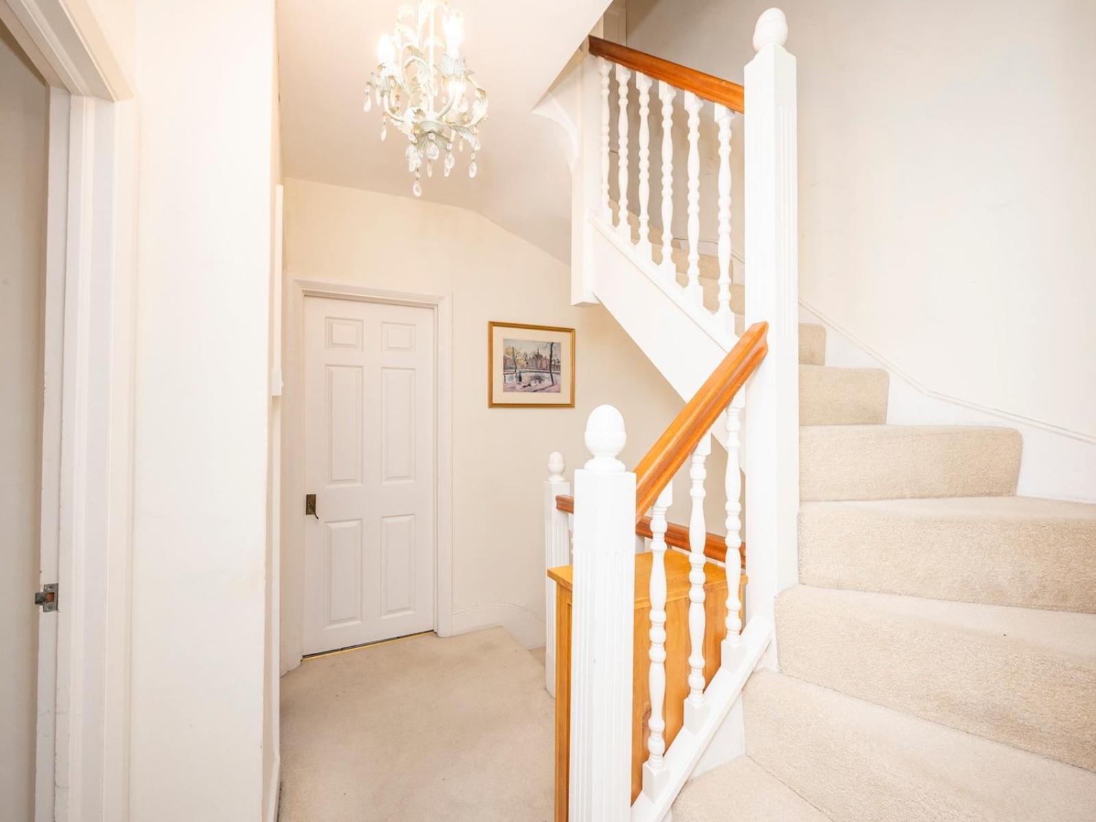 Spacious 3bedroom House Near Crystal Palace Pass The Keys * London