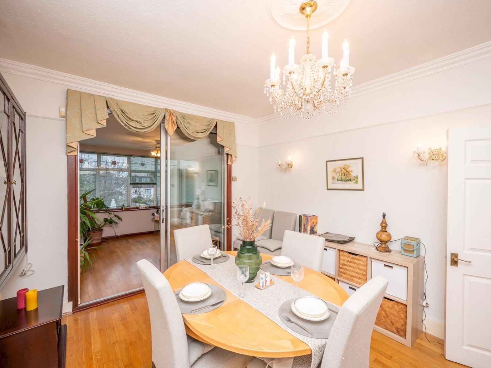 Ferienhaus Spacious 3bedroom House Near Crystal Palace Pass The Keys