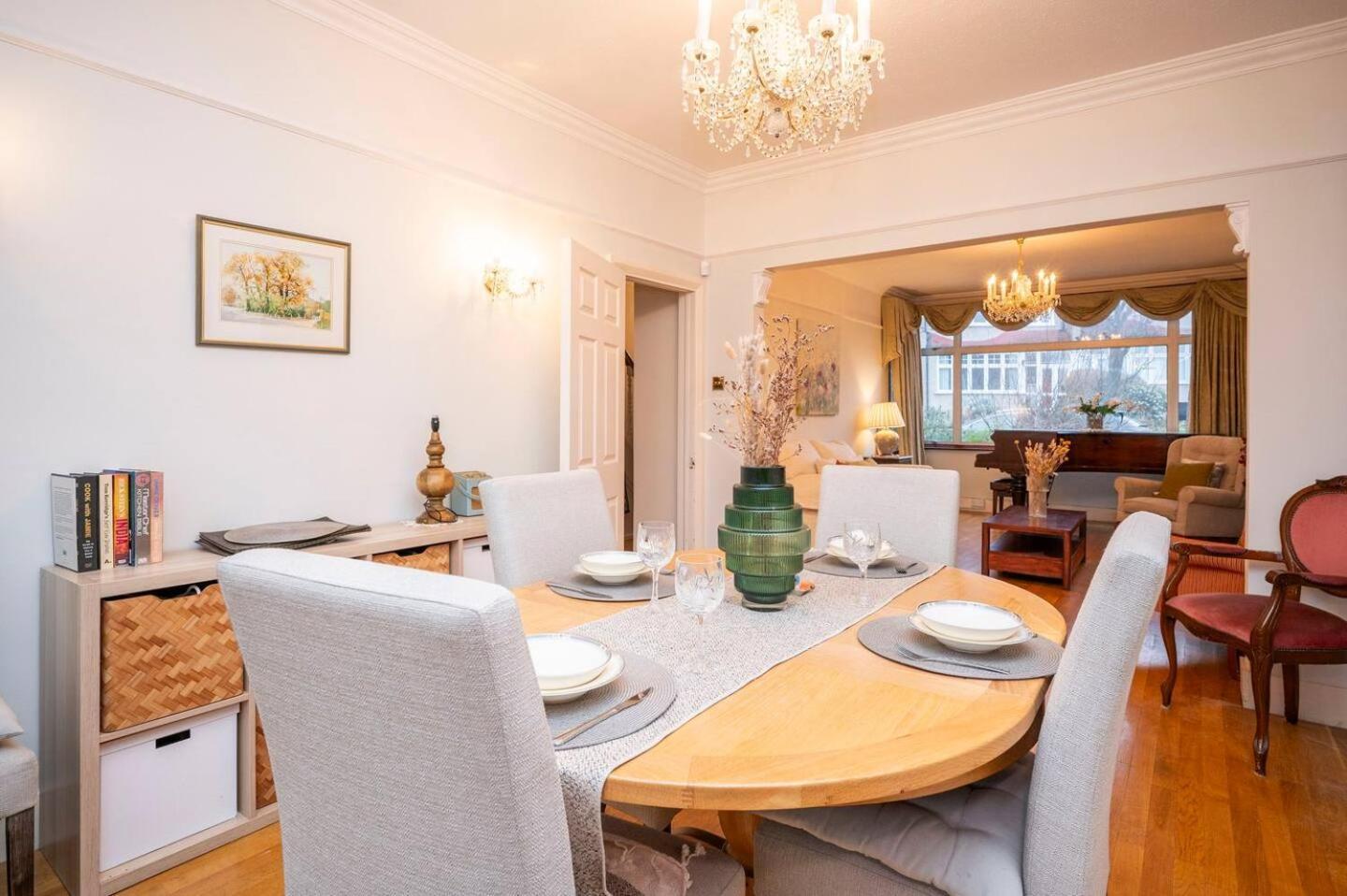 Spacious 3bedroom House Near Crystal Palace Pass The Keys * London