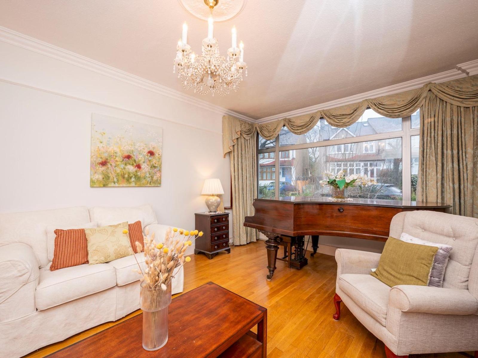 Spacious 3bedroom House Near Crystal Palace Pass The Keys Ferienhaus