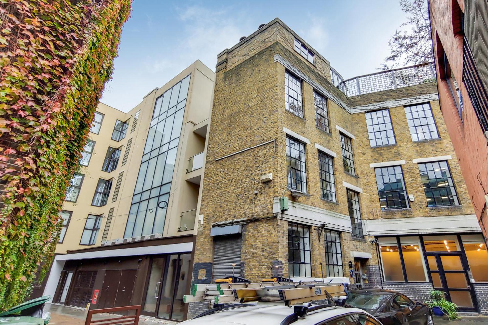 The Borough Collection Near Bridge And Borough Market *