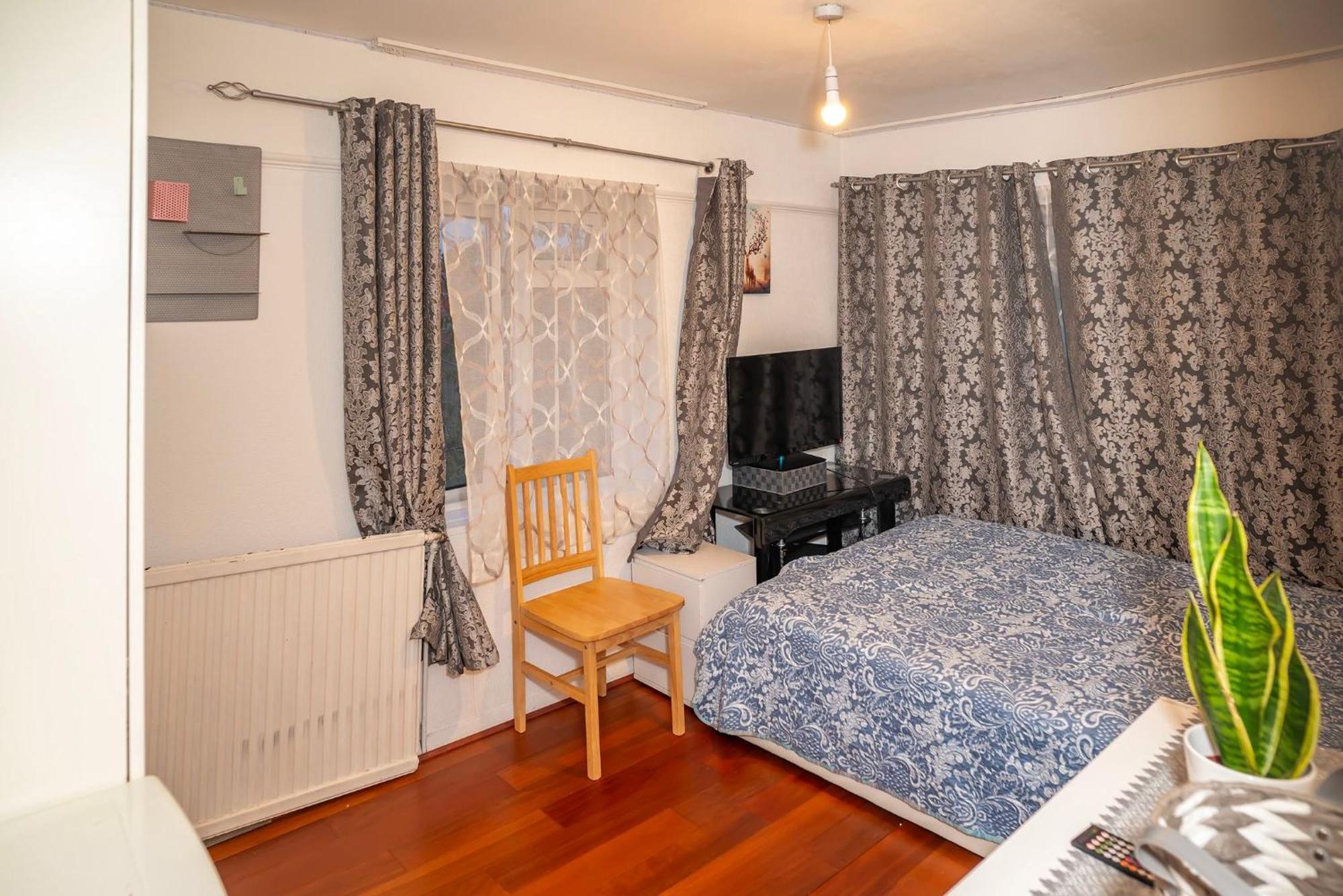 4 Bedroom House Rented By The Guest house *