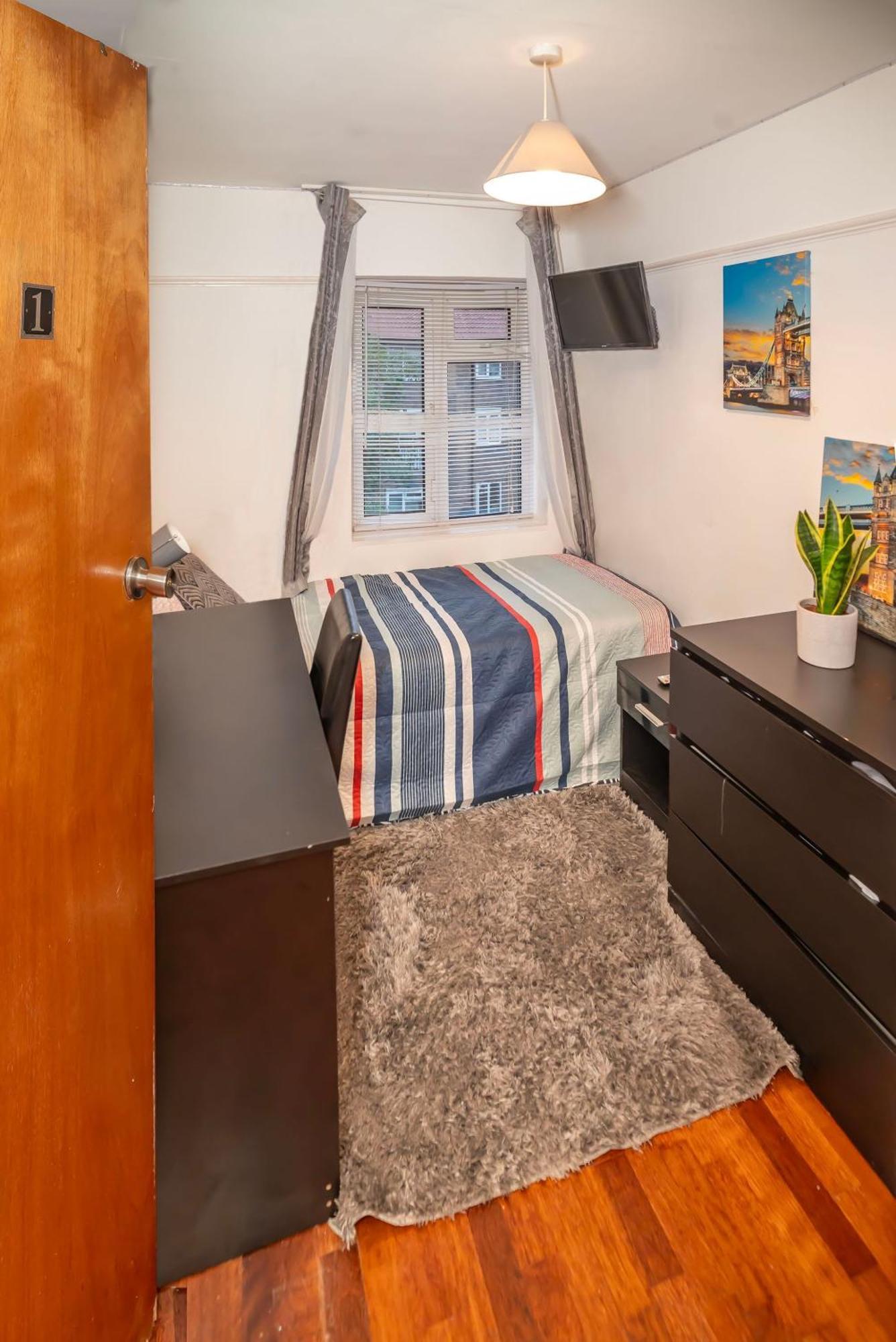 4 Bedroom House Rented By The Guest house London
