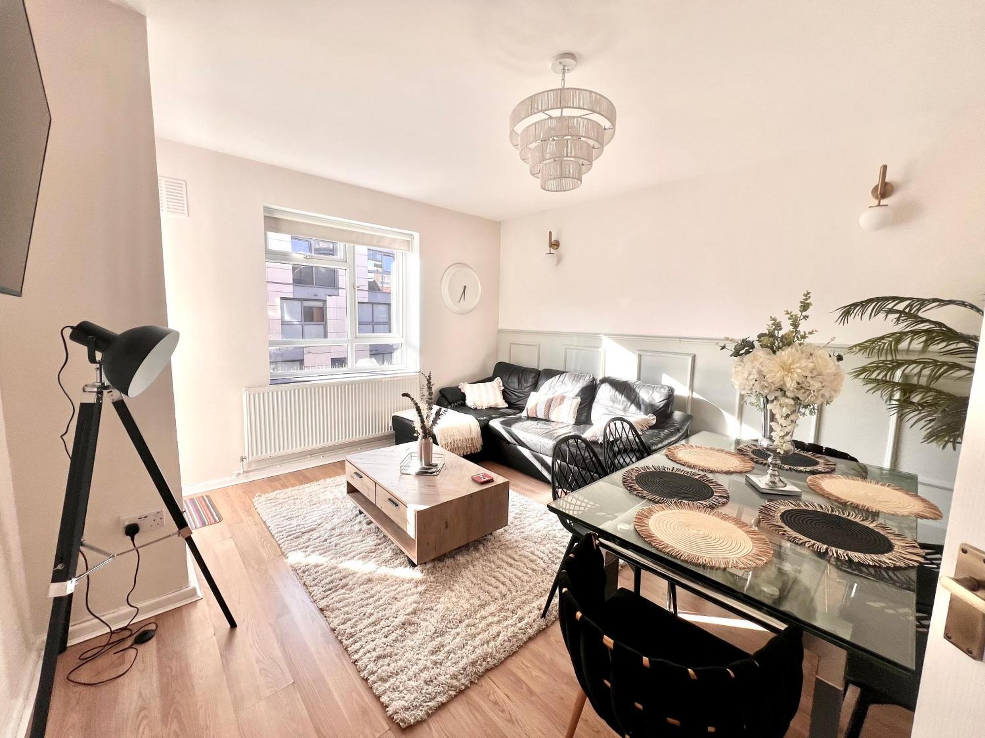 Central City 3 Minutes To Tower Of London Trendy Shoreditch Recently Refurbished 3 Bedrooms Sleeps 8 Apartment London