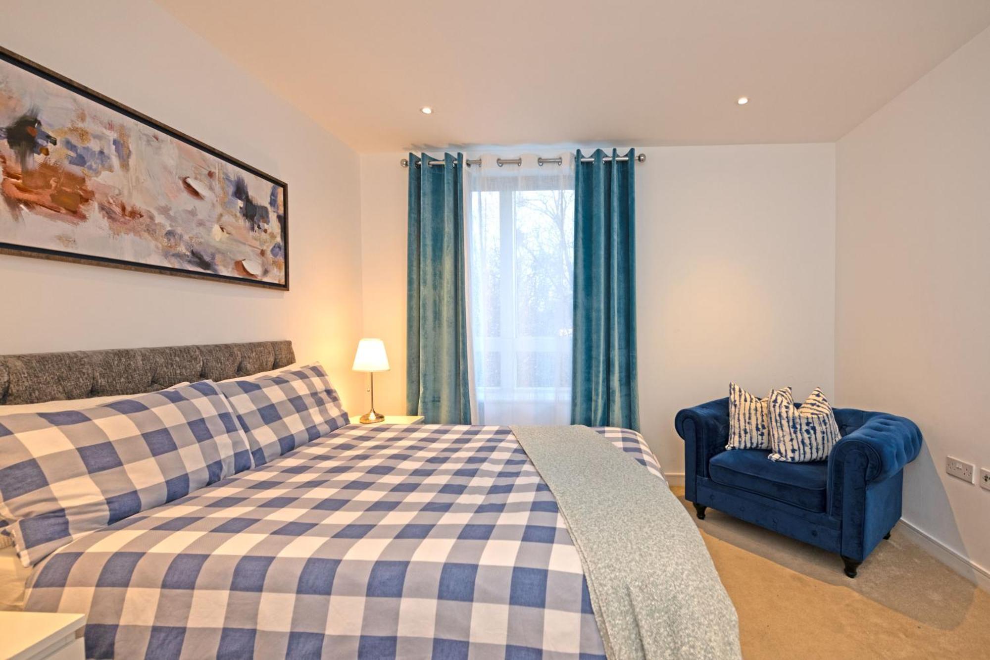 Grand Apartments Kew Gardens * London