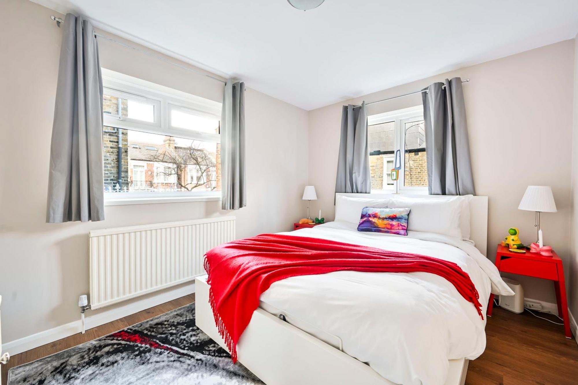 Spacious Bright 2-3 Bed Flat In Fulham By The Thames
