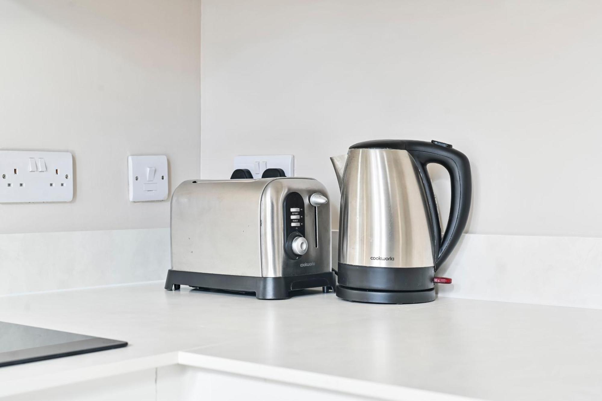 Spacious Bright 2-3 Bed Flat In Fulham By The Thames *