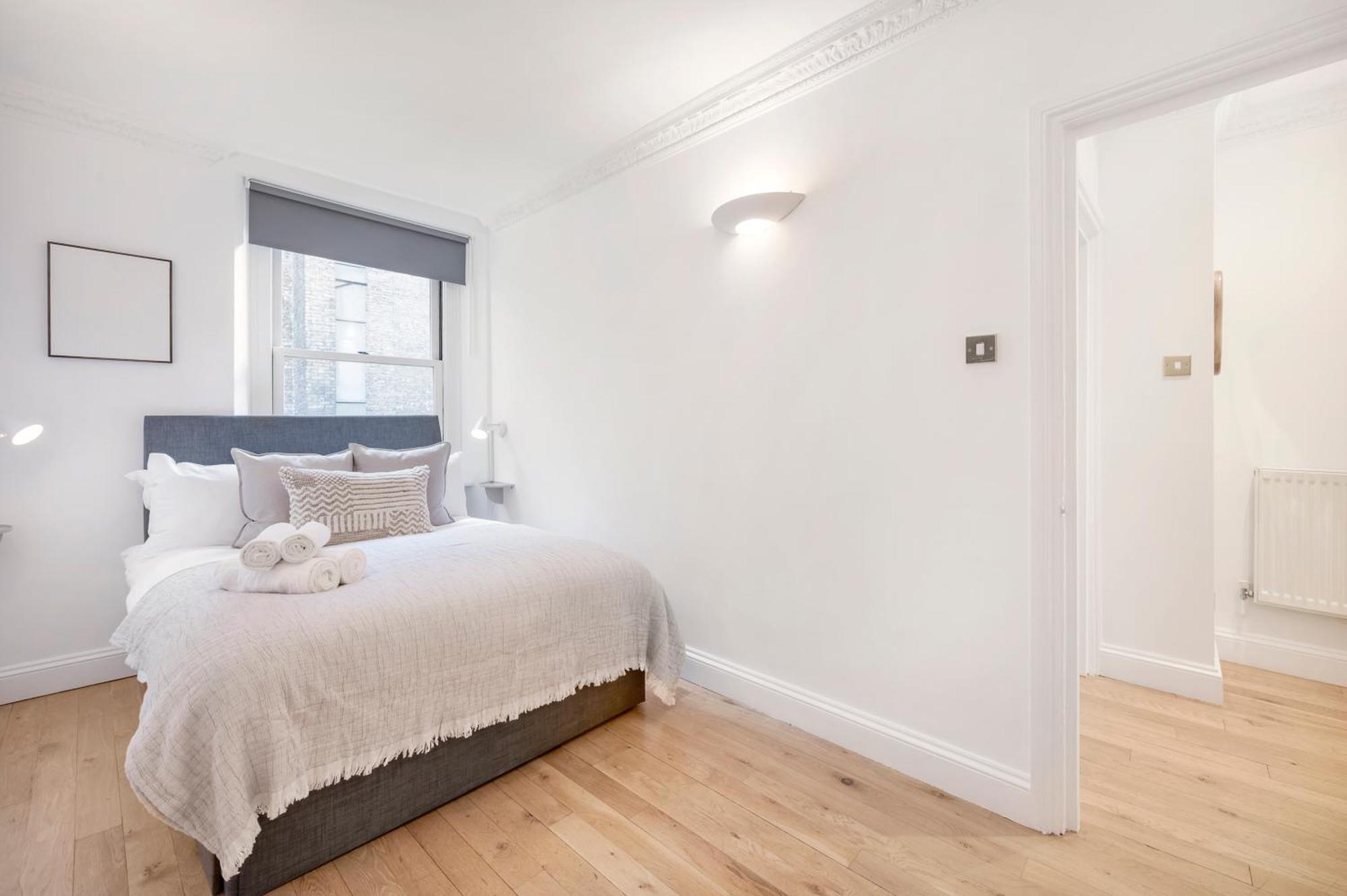 Wow! 2 Bedr/3 Beds Covent Garden/ Location! * London
