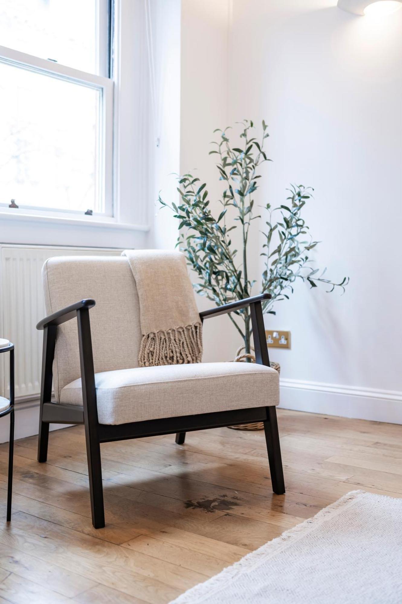 Wow! 2 Bedr/3 Beds Covent Garden/ Location!