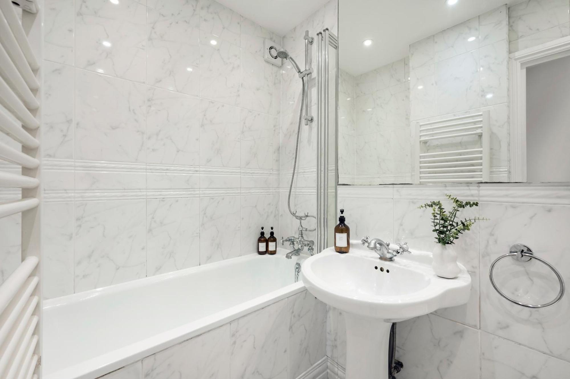 Wow! 2 Bedr/3 Beds Covent Garden/ Location! *