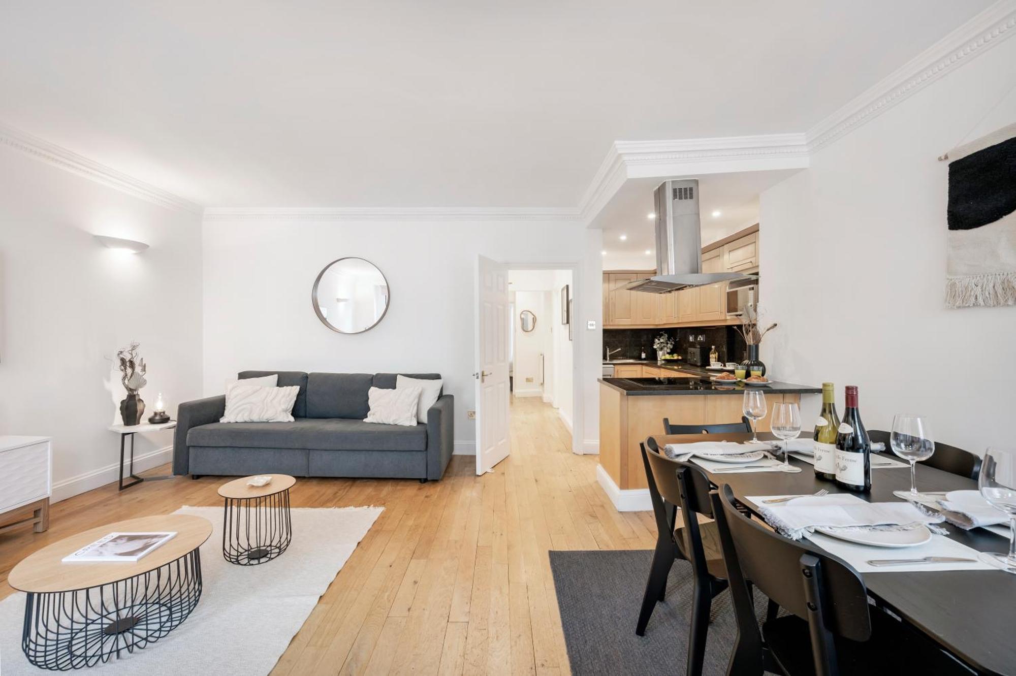 Wow! 2 Bedr/3 Beds Covent Garden/ Location! London