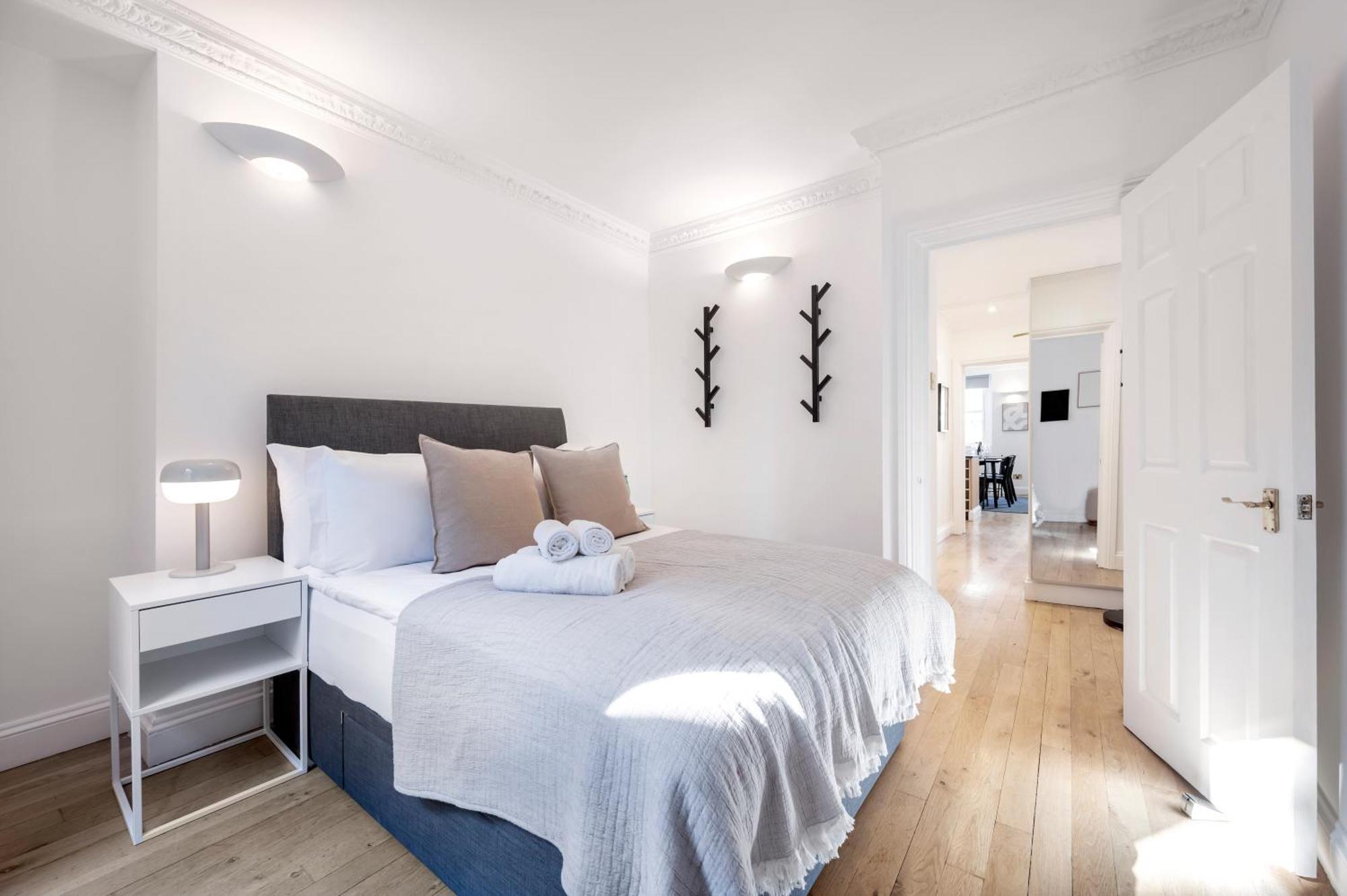 Wow! 2 Bedr/3 Beds Covent Garden/ Location!