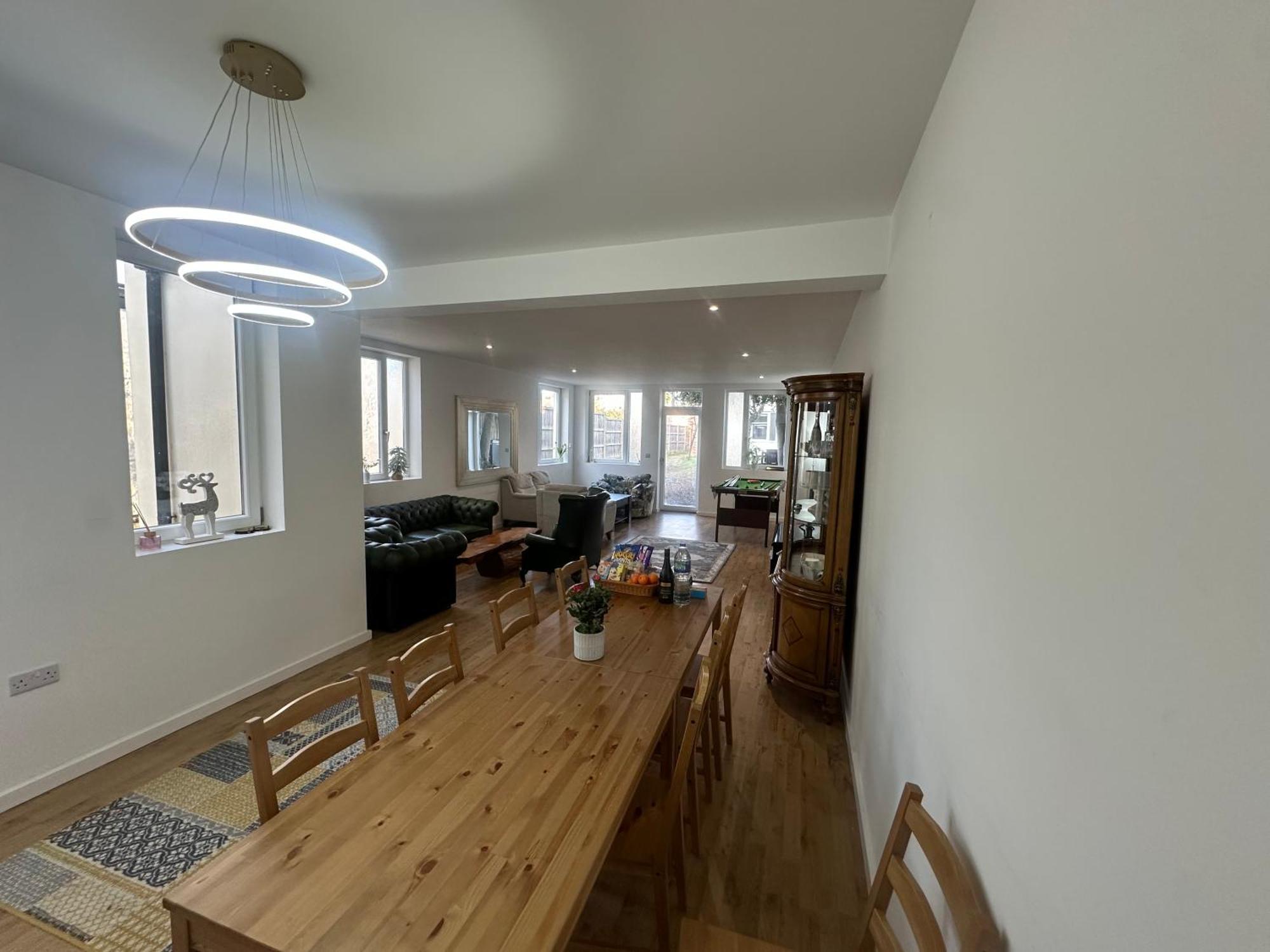 North A Spacious 7 Bedroom House Accommodating Up To 18 People Complete With Own Gym And Table Tennis Vakantiehuis Londen