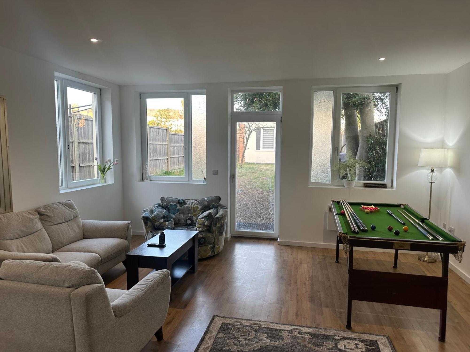 North A Spacious 7 Bedroom House Accommodating Up To 18 People Complete With Own Gym And Table Tennis *