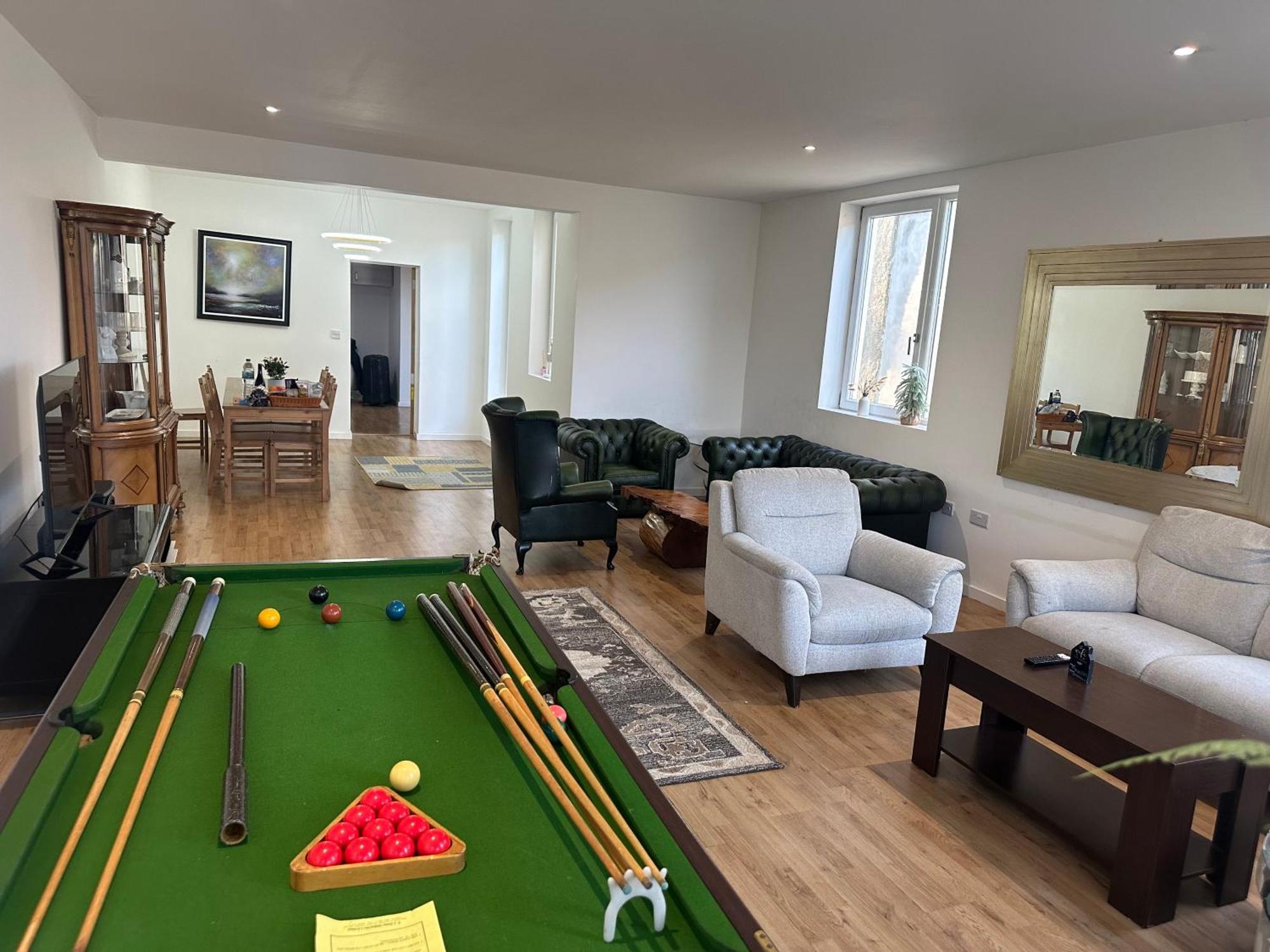 North A Spacious 7 Bedroom House Accommodating Up To 18 People Complete With Own Gym And Table Tennis Vakantiehuis