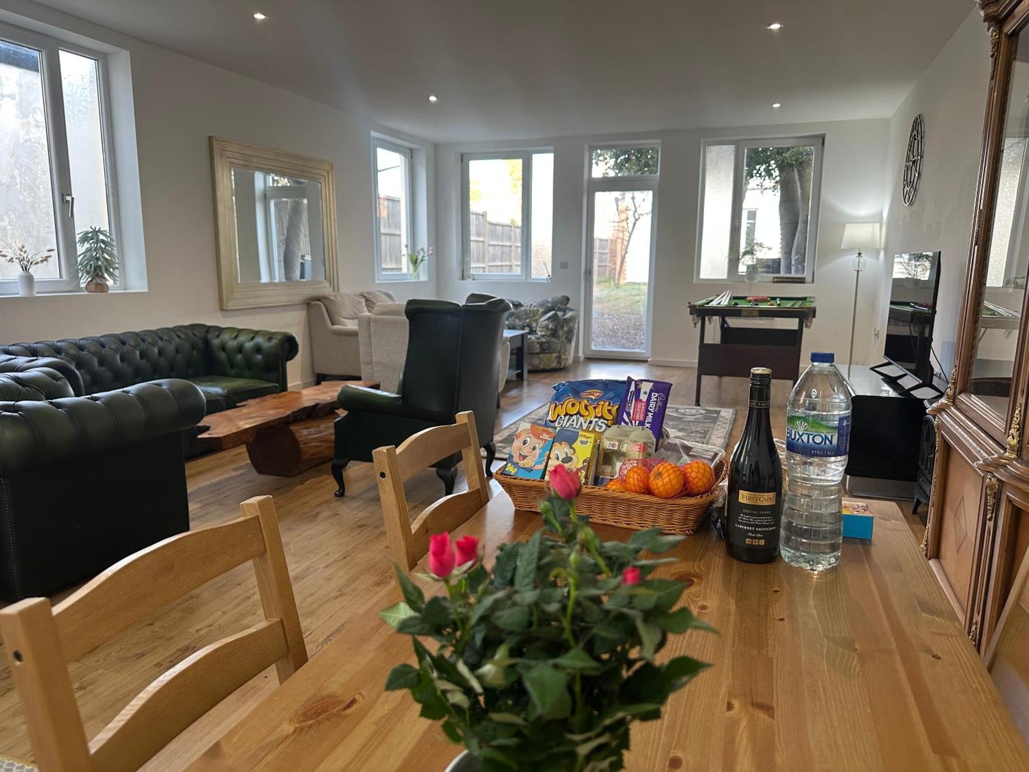 Vakantiehuis North A Spacious 7 Bedroom House Accommodating Up To 18 People Complete With Own Gym And Table Tennis Londen
