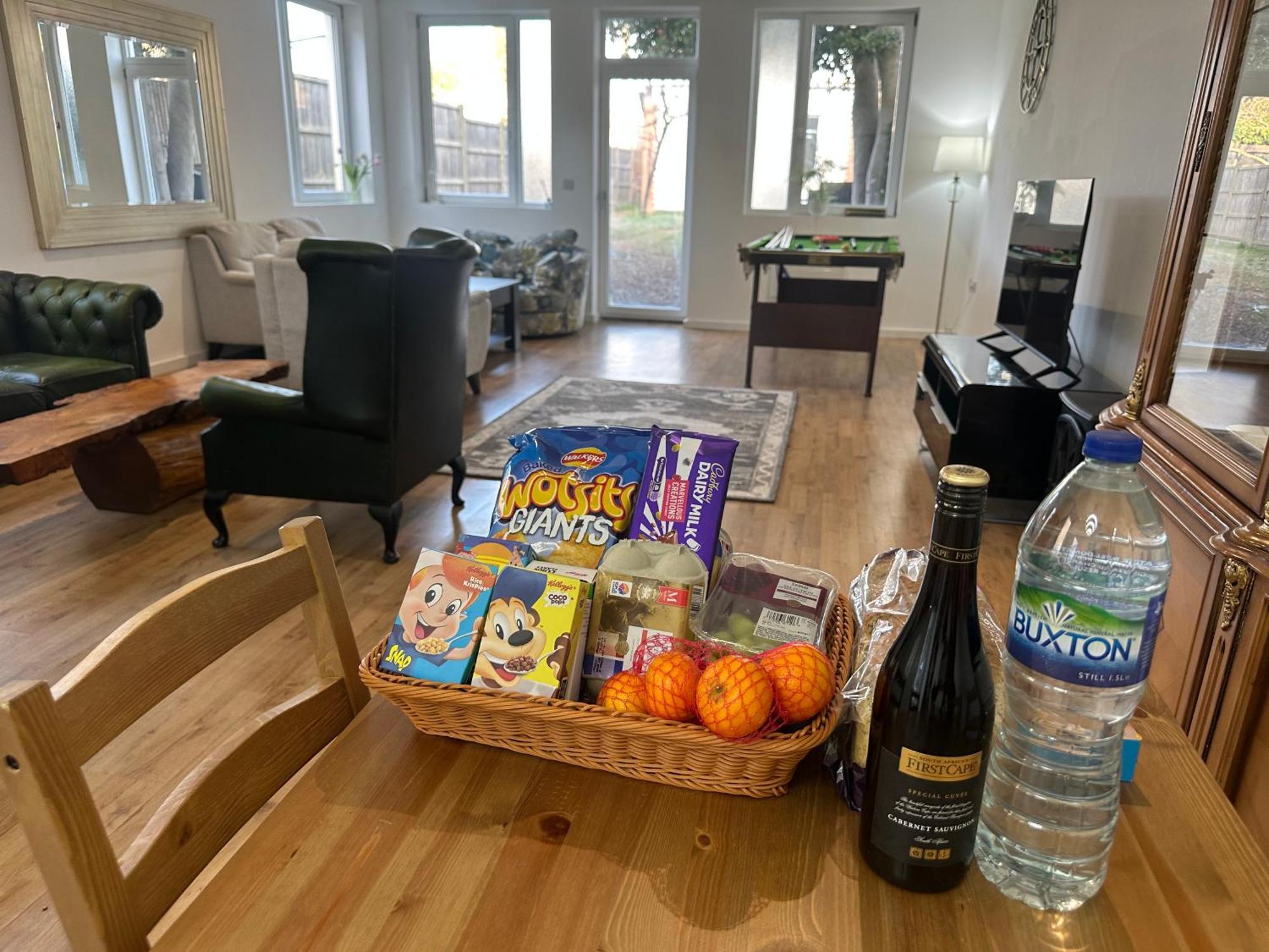 North A Spacious 7 Bedroom House Accommodating Up To 18 People Complete With Own Gym And Table Tennis Vakantiehuis