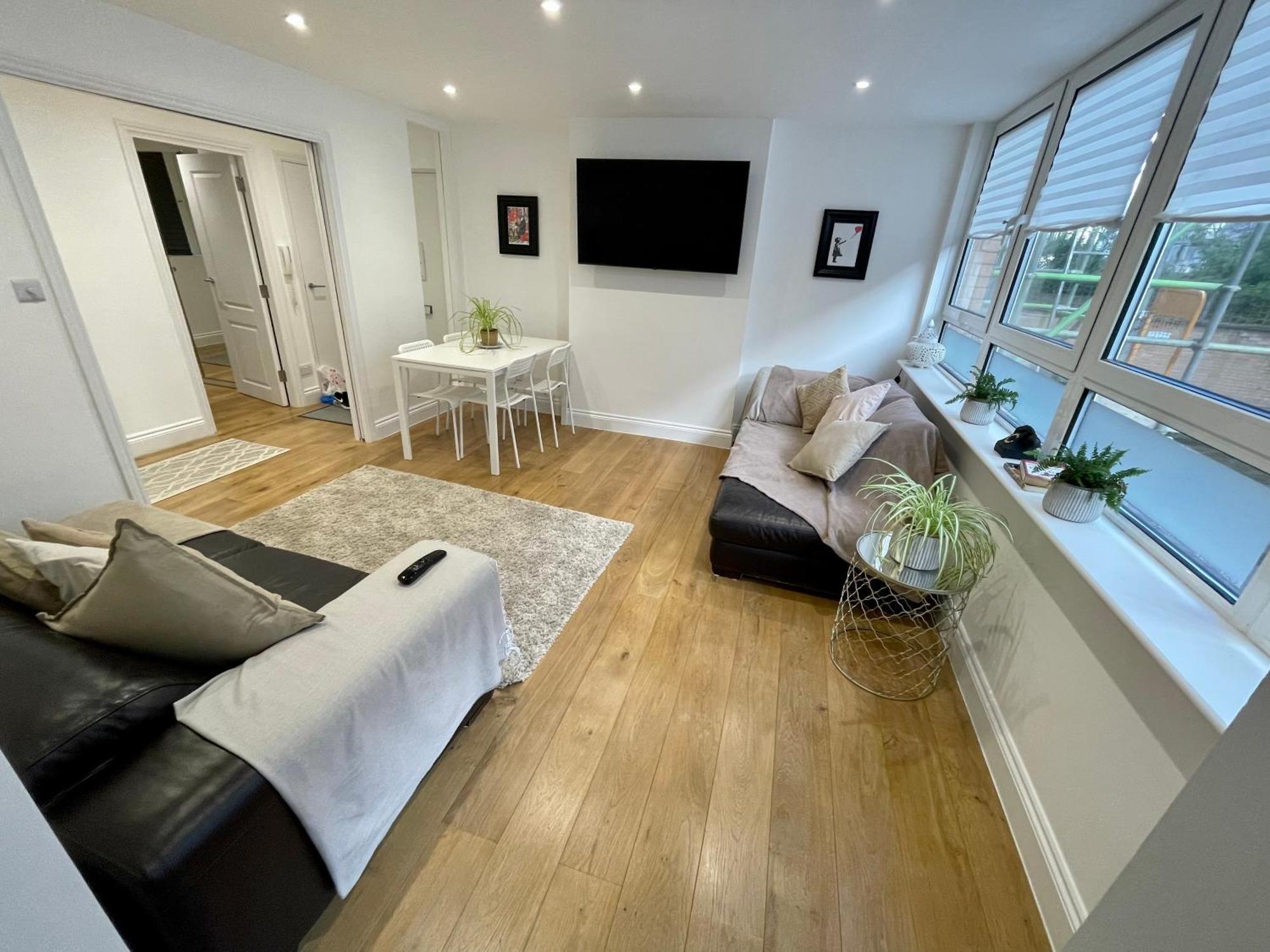 Newley Refurbished 2-bed Only Minutes From London's Attractions Apartment London