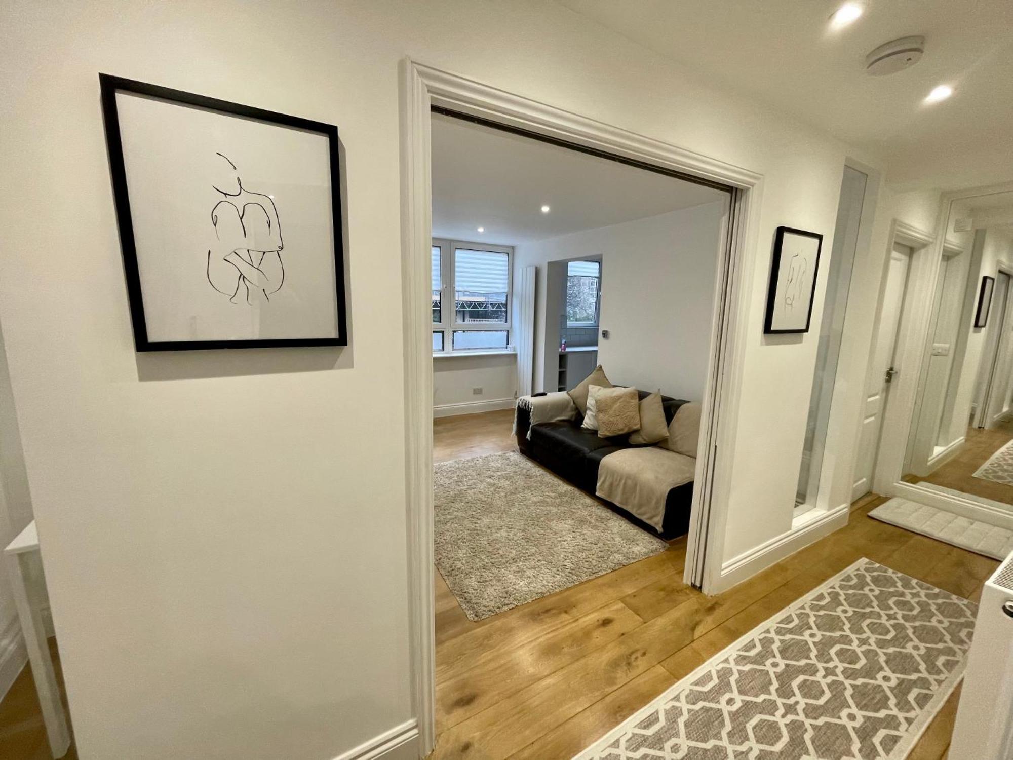 Newley Refurbished 2-bed Only Minutes From London's Attractions Apartment