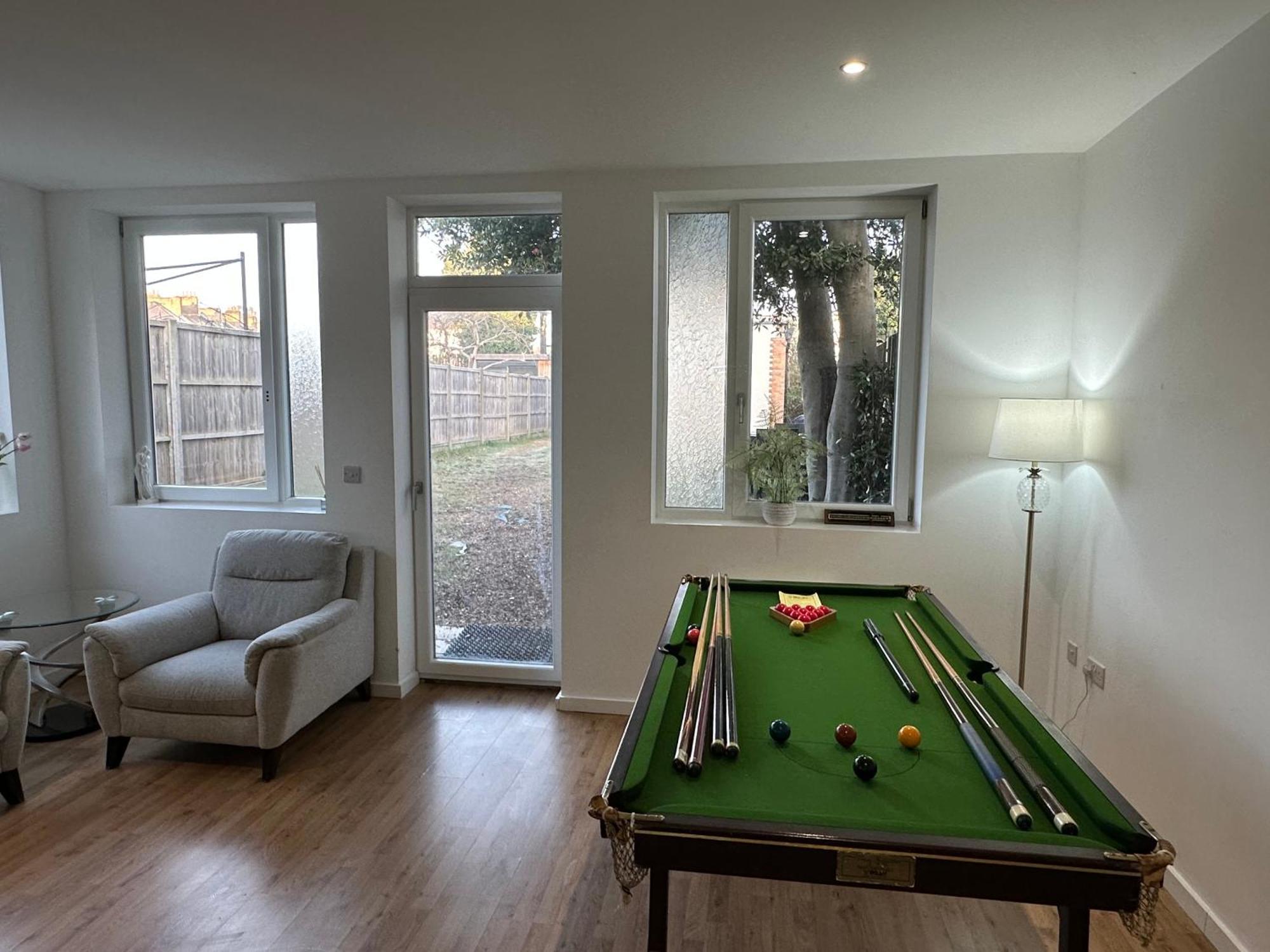North A Spacious 7 Bedroom House Accommodating Up To 18 People Complete With Own Gym And Table Tennis *