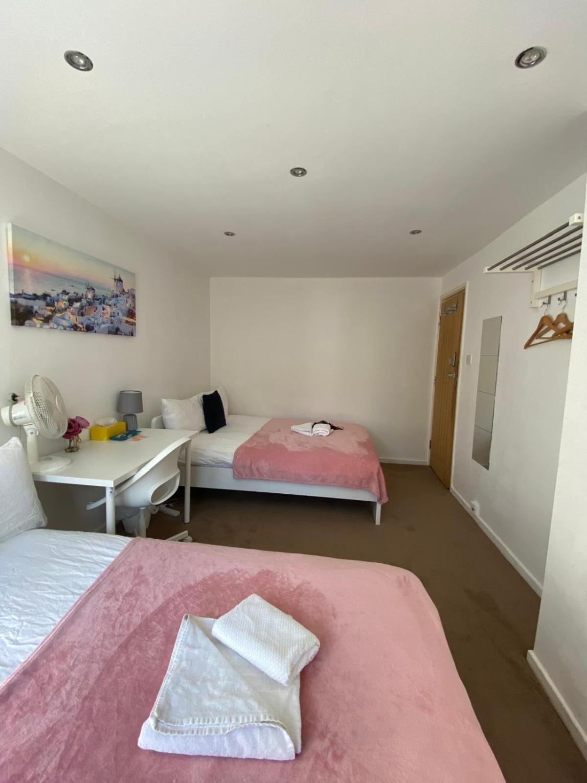 Homestay Fabulous Private Bedrooms Near Euston Station, Central London London
