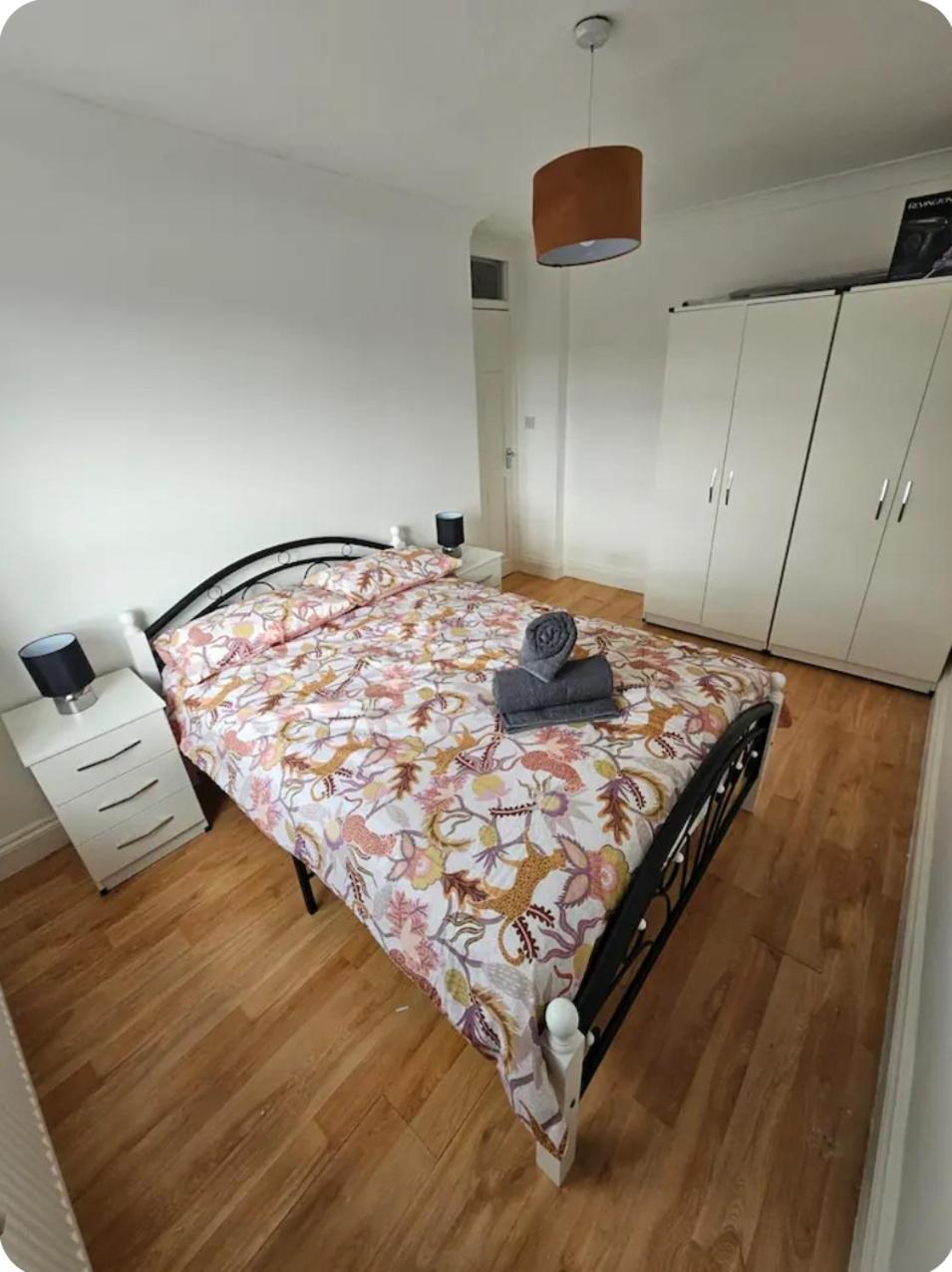 Lägenhet New Flat Next The Tube And Connections To The Centre London