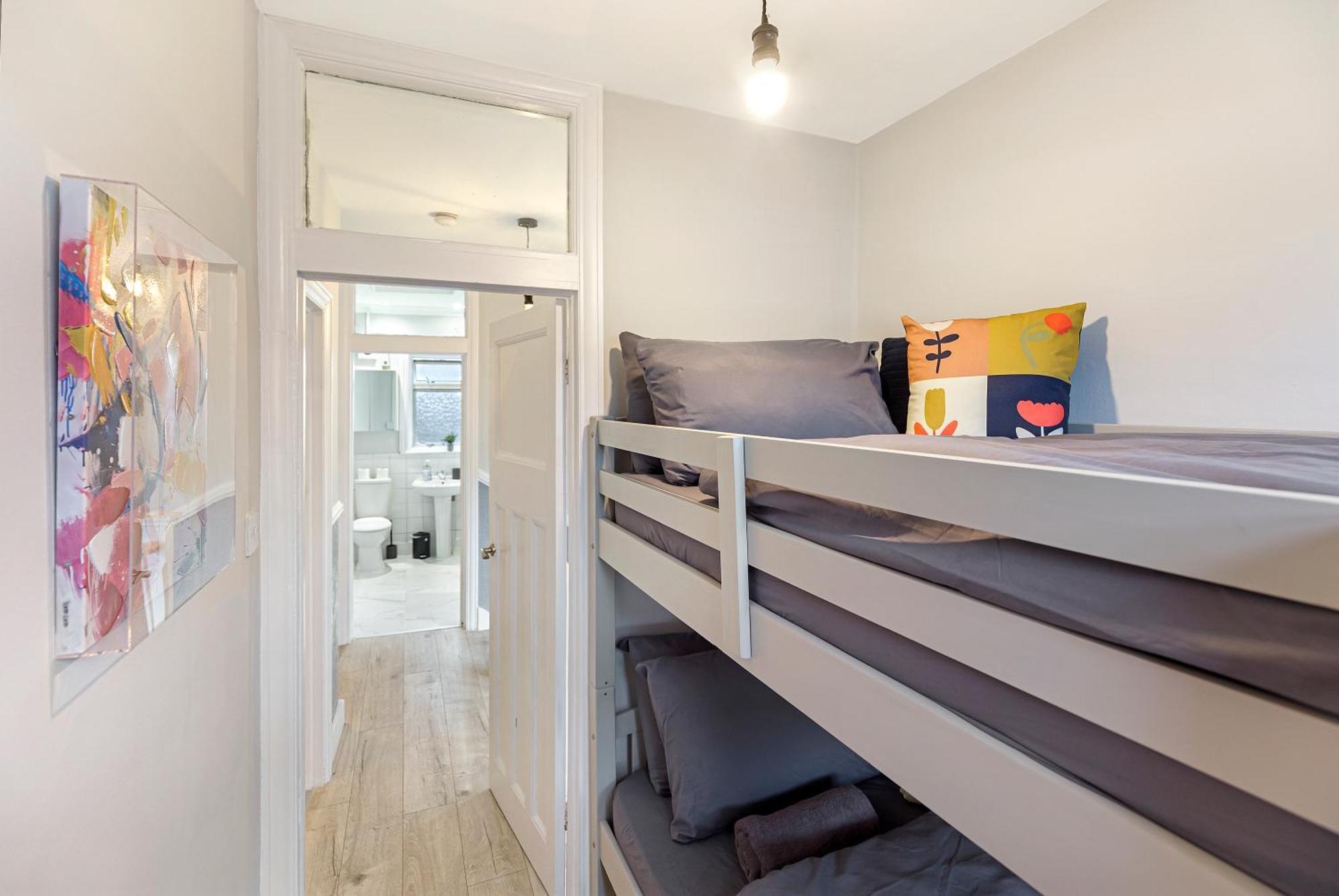 Finsbury Park Hideout Sleeps 10 Holiday home London