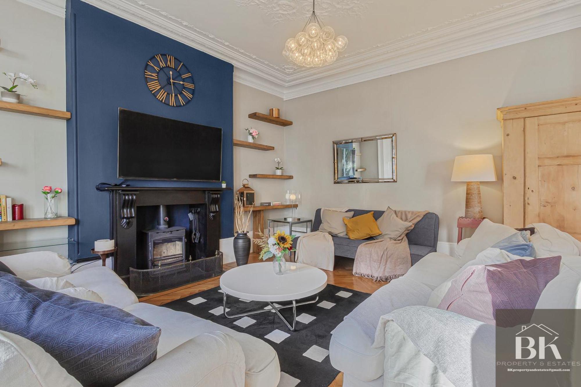 Luxury Victorian 2 Bed 2 Bath Flat E14 London